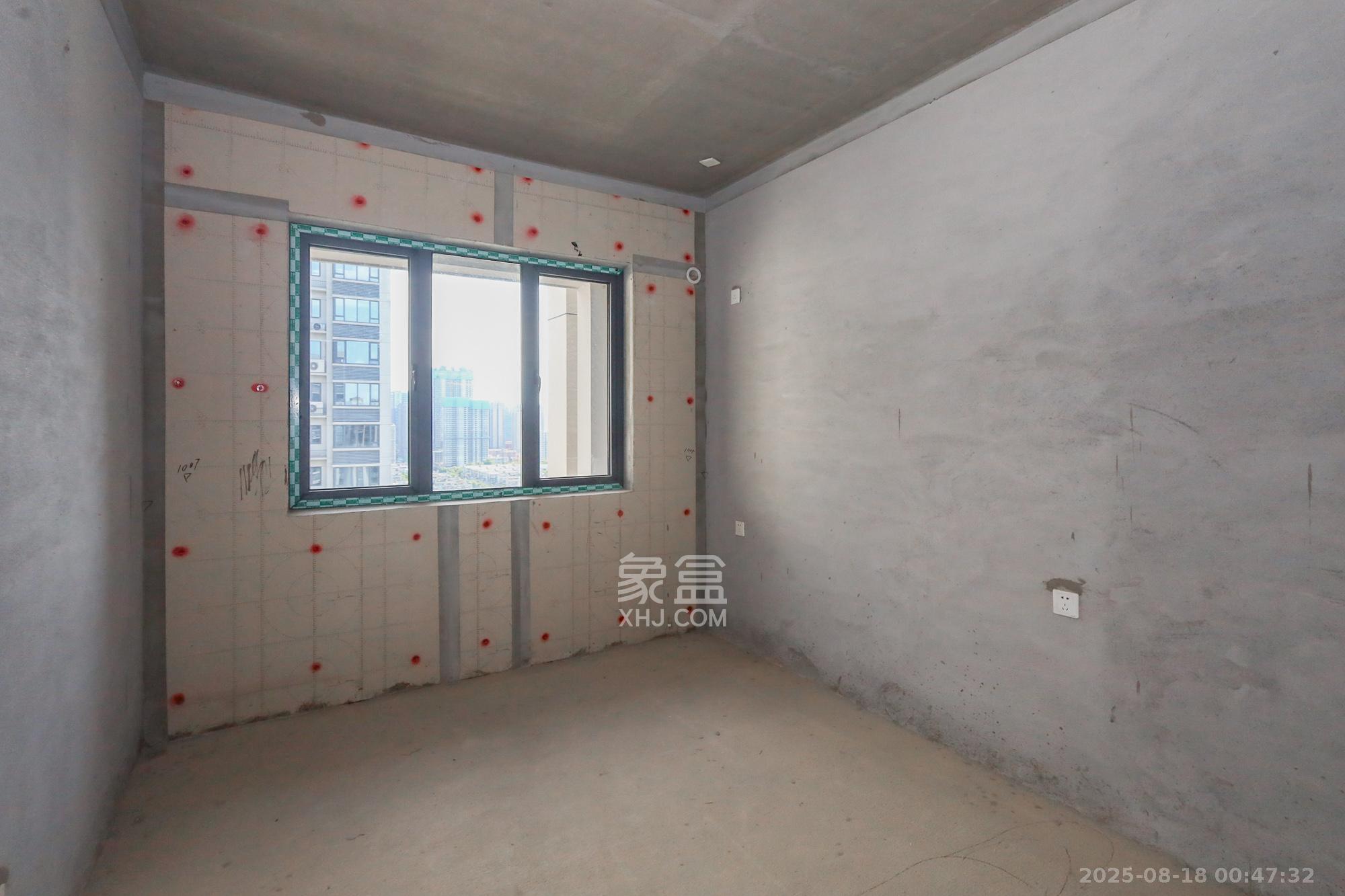 华杰天骄（滨江福源里）  4室2厅2卫    167.8万卧室