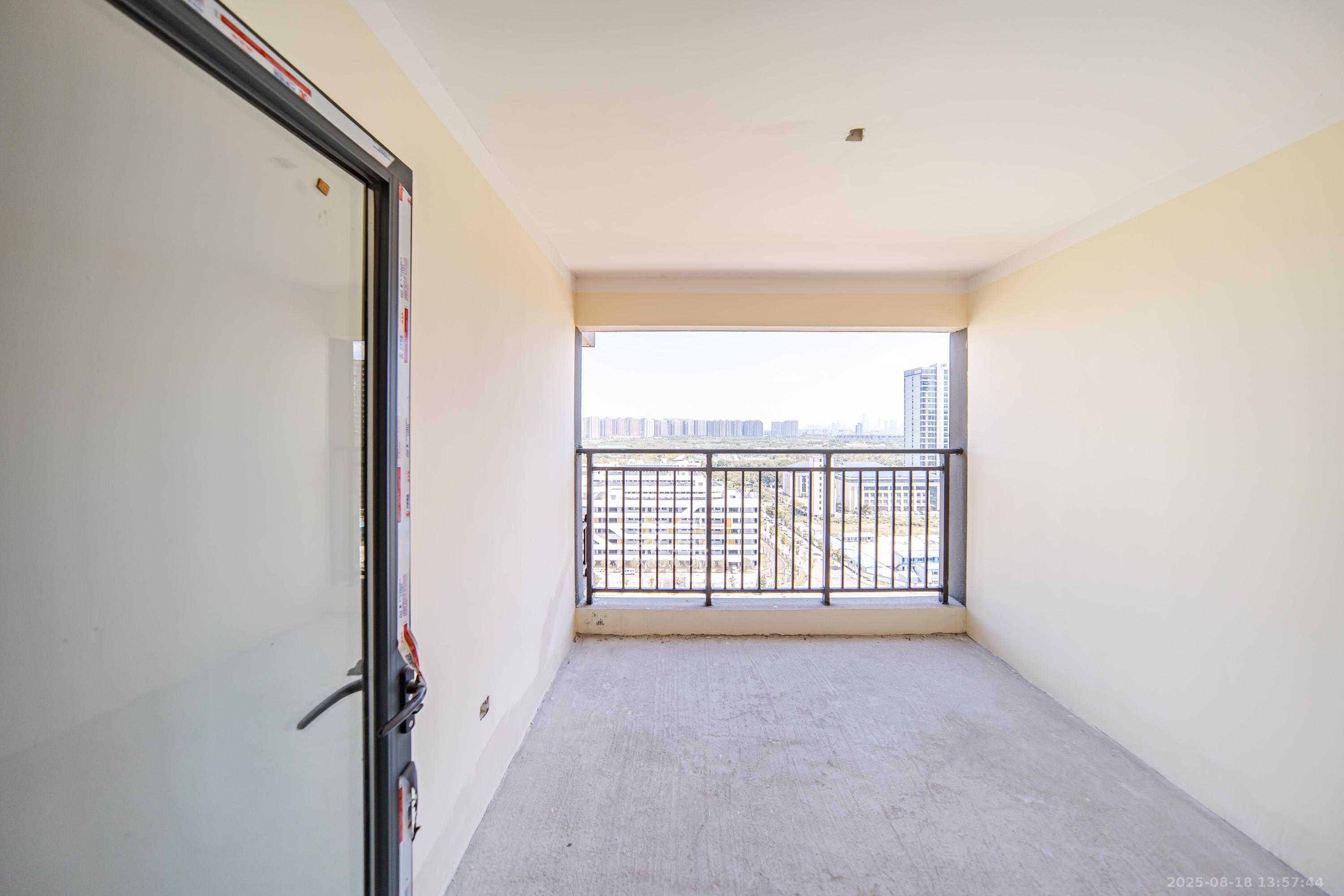 城发恒伟洋湖映2009 4室2厅2卫 176.0万 城发恒伟洋湖映2009 4室2厅2卫 176.0万卧室