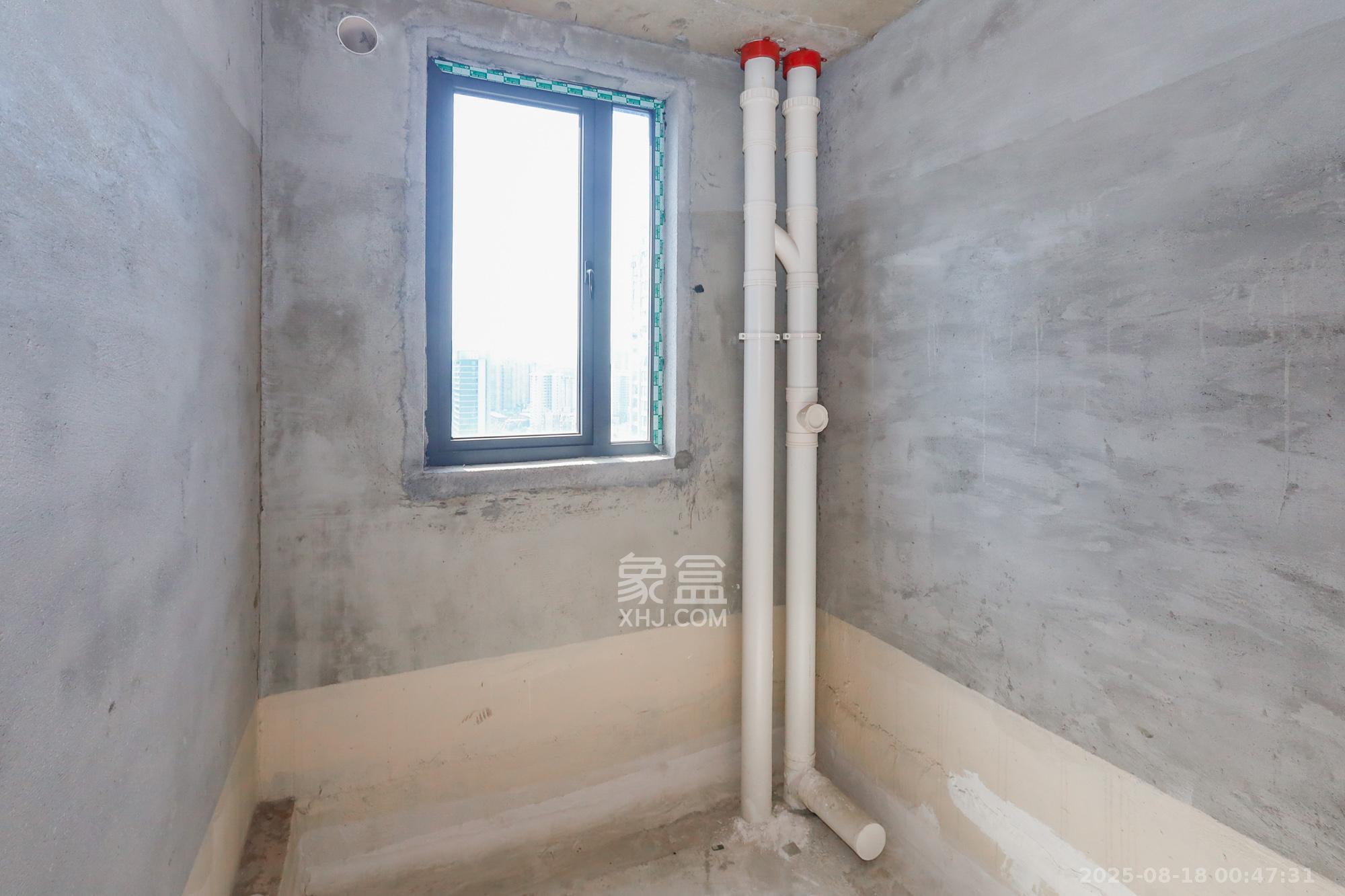 华杰天骄（滨江福源里）  4室2厅2卫    167.8万卫生间