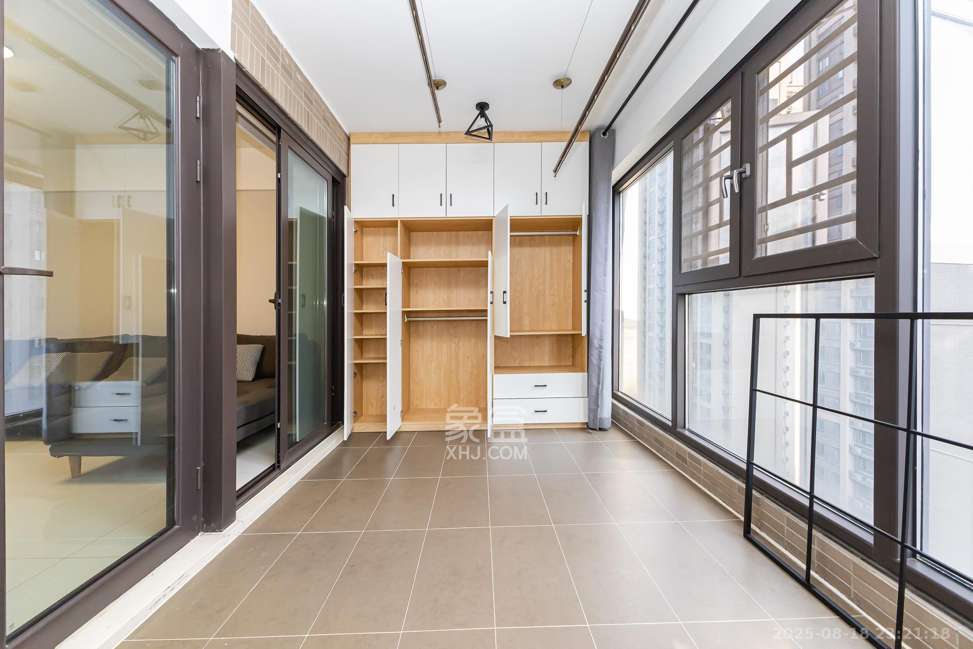 时代倾城五期 2室2厅1卫 70.0万 时代倾城五期 2室2厅1卫 70.0万阳台