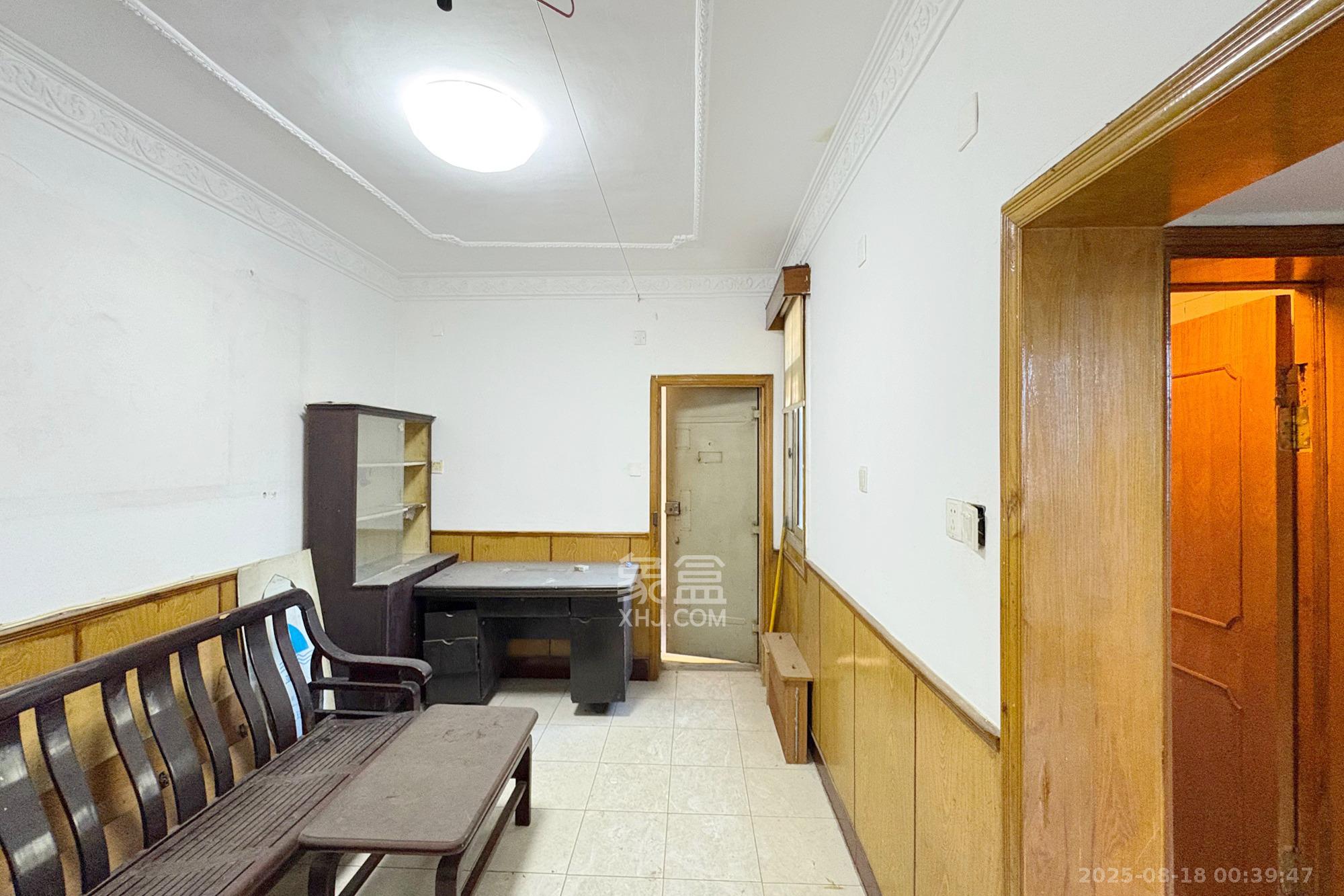 芙蓉区工商局宿舍(五里牌社区物业服务中心)  3室2厅1卫    42.0万 芙蓉区工商局宿舍(五里牌社区物业服务中心)  3室2厅1卫    42.0万客厅