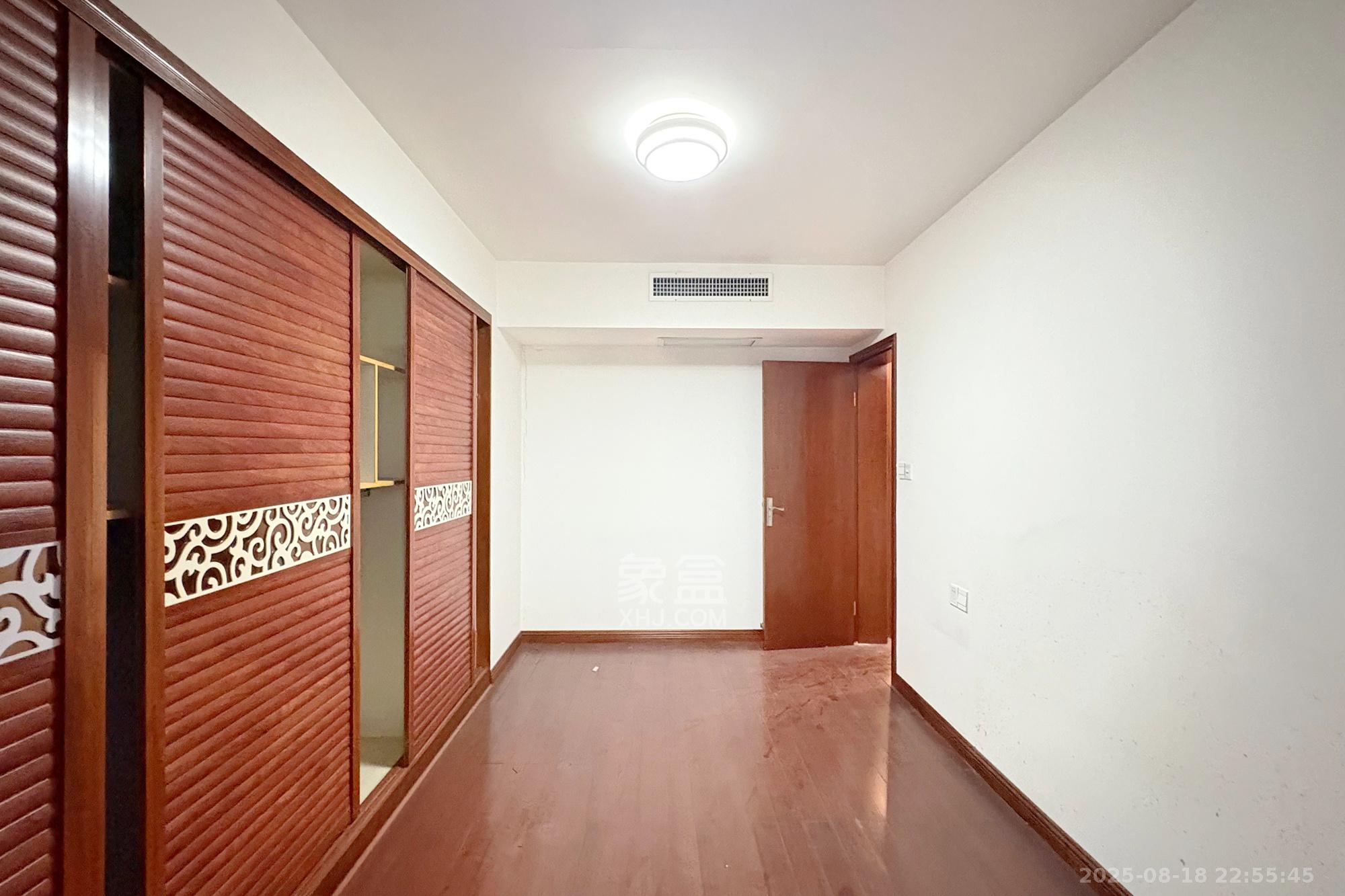 华天大酒店宿舍楼 3室2厅1卫 75.0万 华天大酒店宿舍楼 3室2厅1卫 75.0万卧室