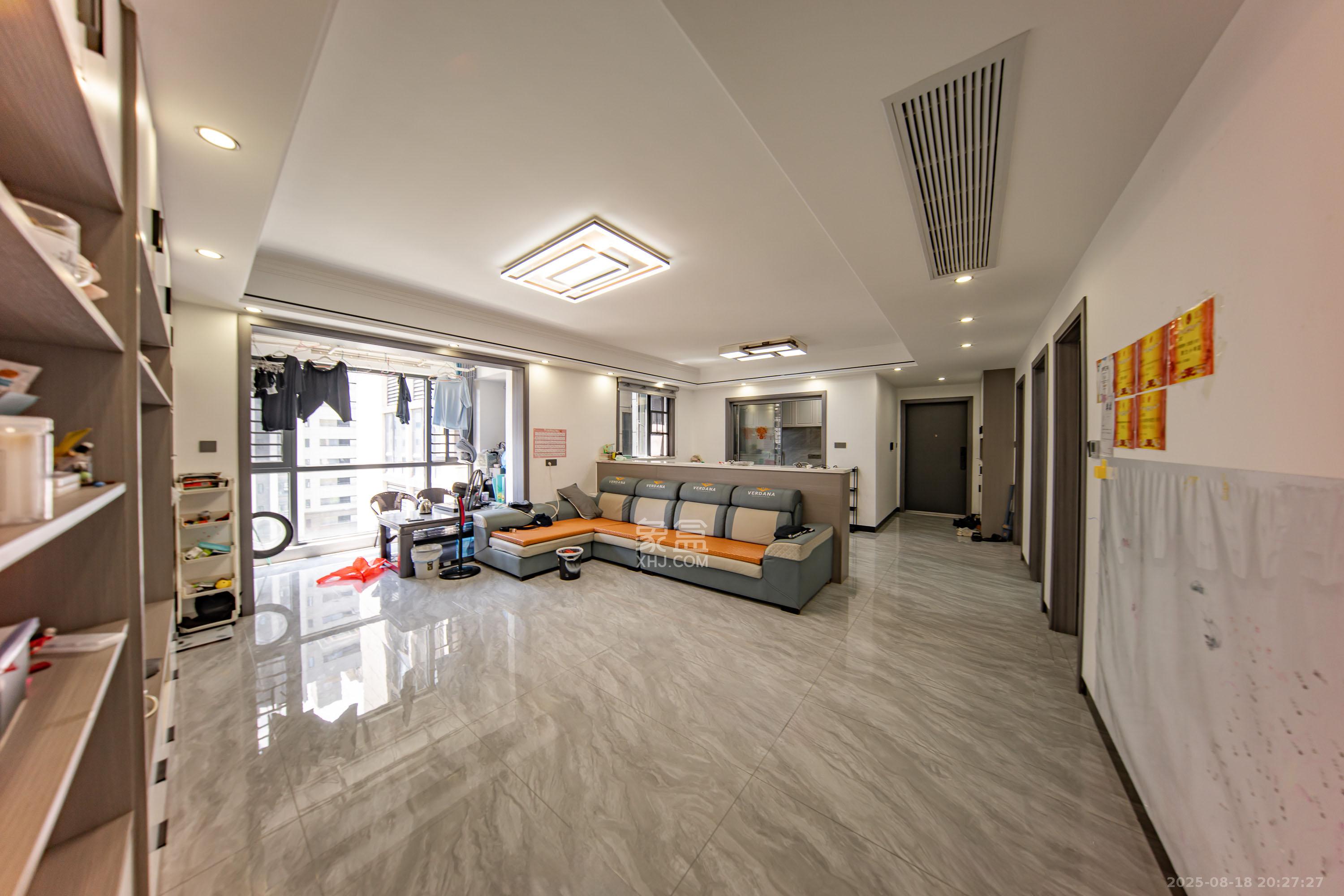 南山十里天池  4室2厅2卫    119.8万 南山十里天池  4室2厅2卫    119.8万客厅