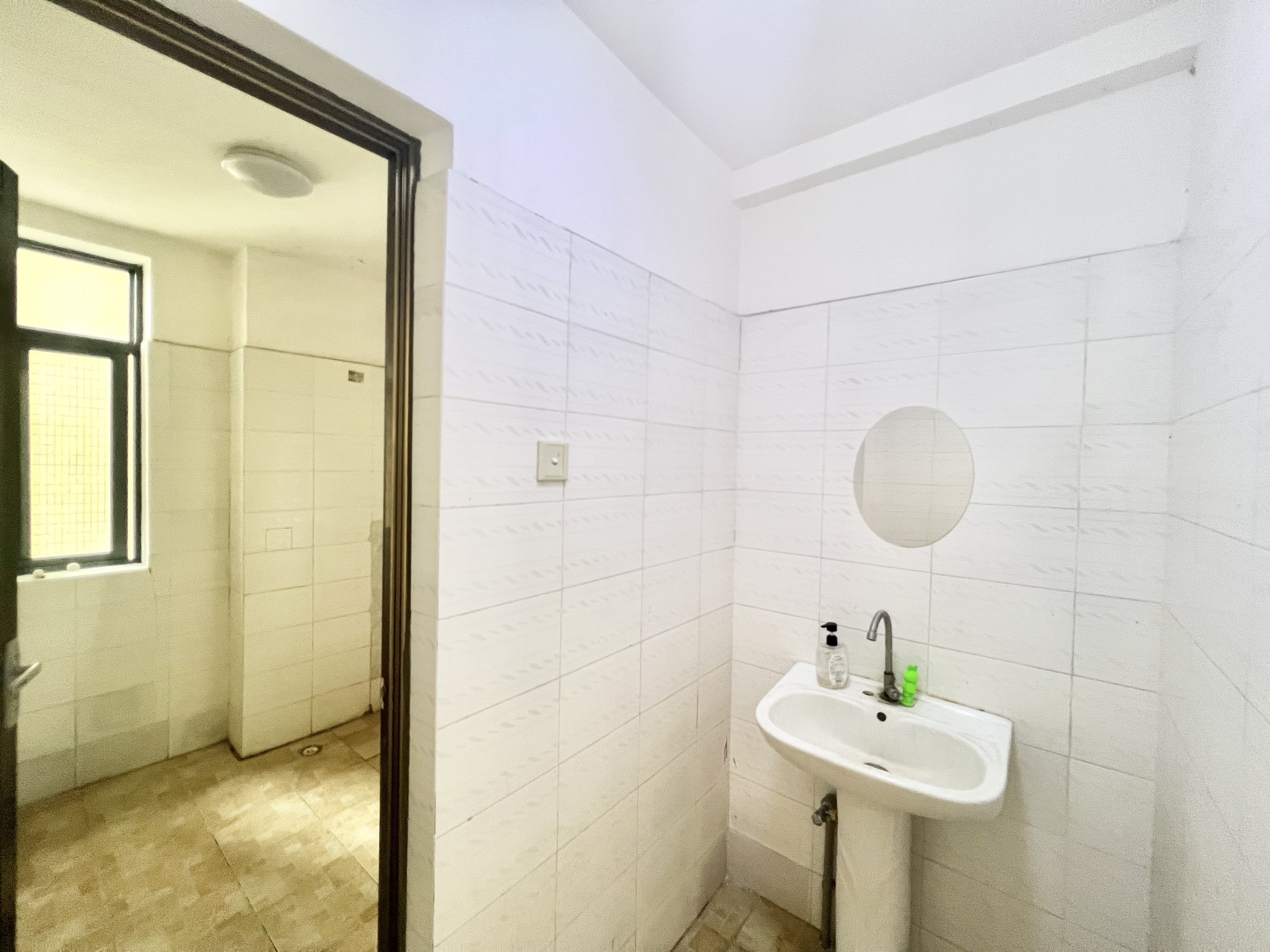 金海广场 4室2厅2卫 4000.0元/月 金海广场 4室2厅2卫 4000.0元/月室内图