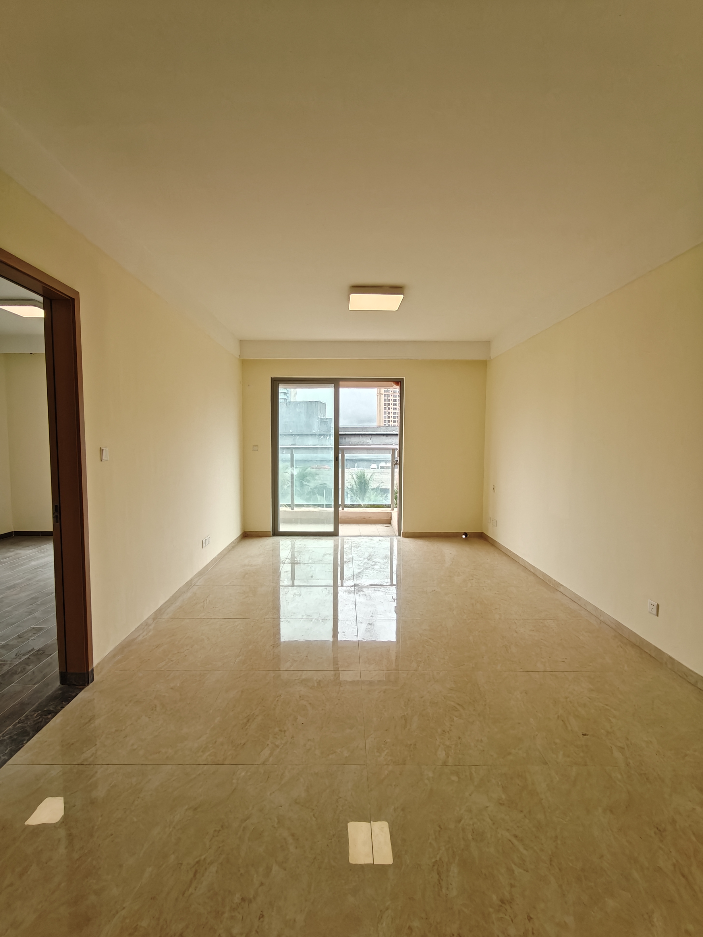 观澜湖新城 3室2厅2卫 150.0万 观澜湖新城 3室2厅2卫 150.0万客厅