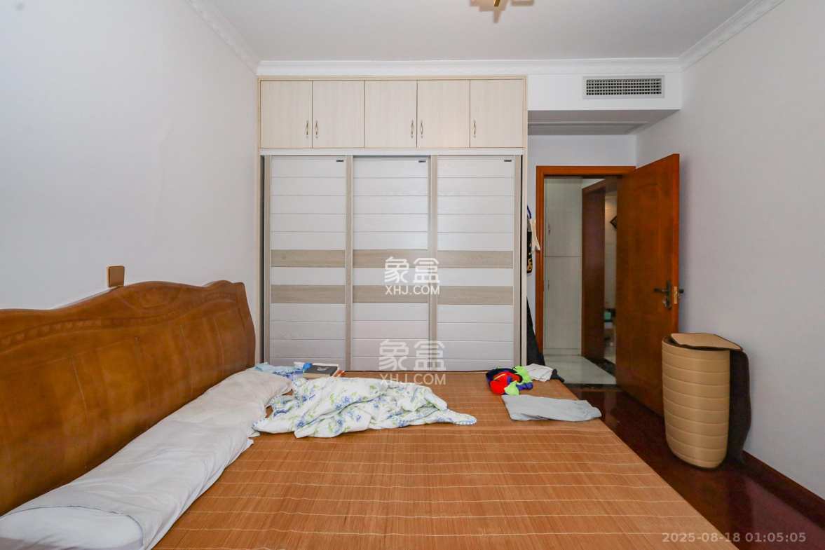 八方小区C区  3室2厅2卫    320.0万 八方小区C区  3室2厅2卫    320.0万卧室