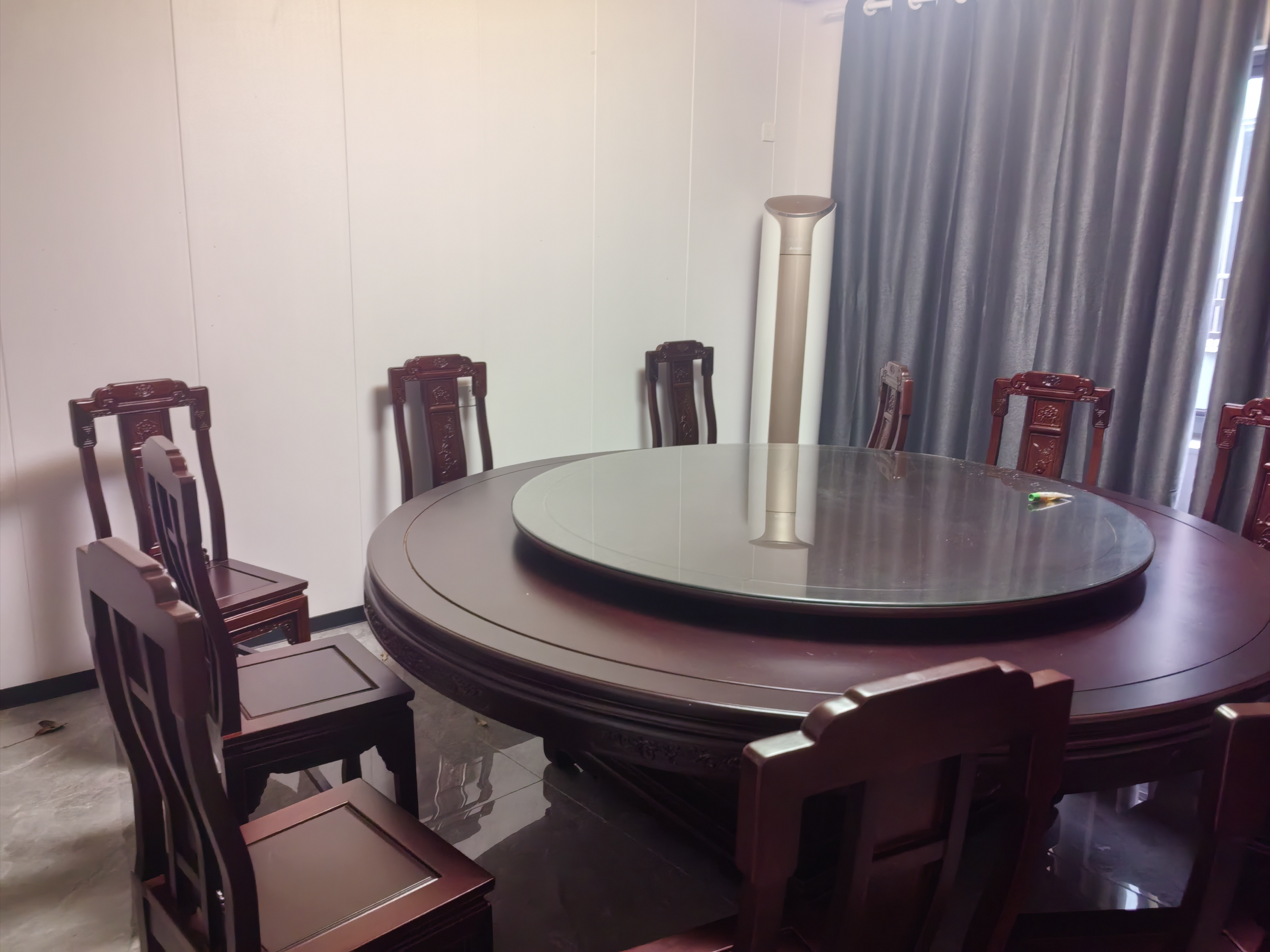 西湾别墅 8室3厅2卫 20000.0元/月 西湾别墅 8室3厅2卫 20000.0元/月室内图