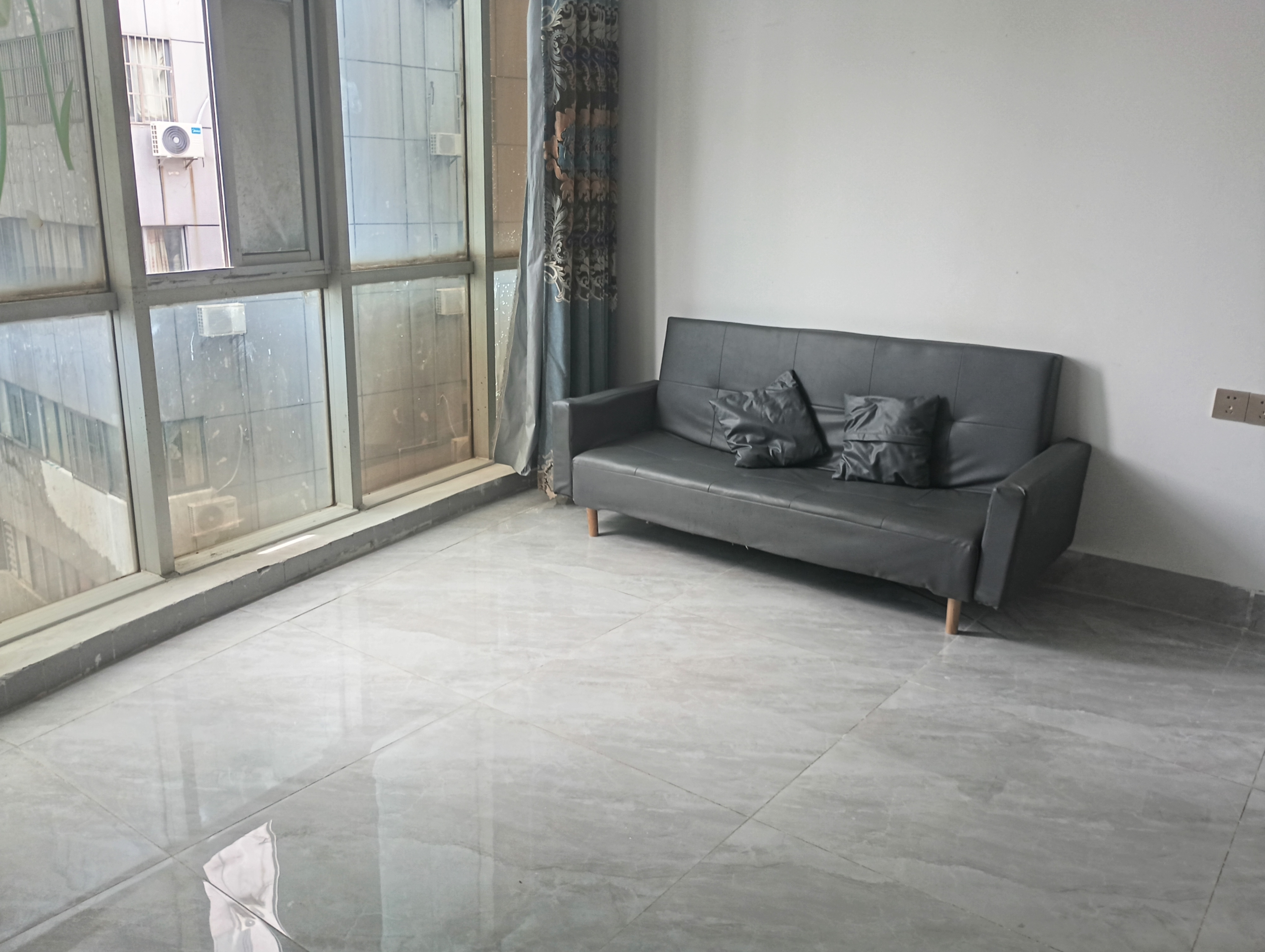 国安大厦  3室2厅1卫    85.0万 国安大厦  3室2厅1卫    85.0万