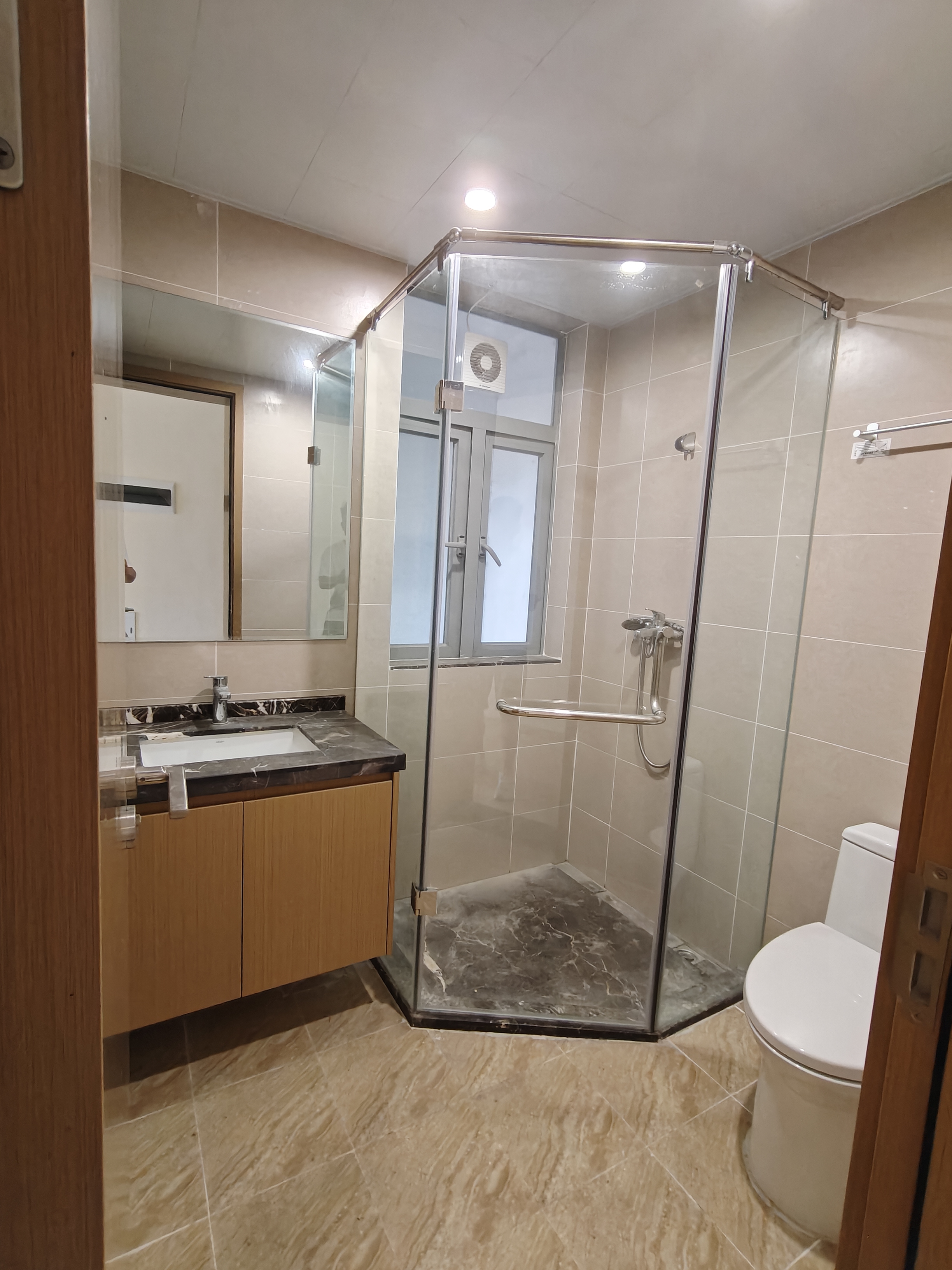 观澜湖新城 3室2厅2卫 150.0万 观澜湖新城 3室2厅2卫 150.0万卫生间