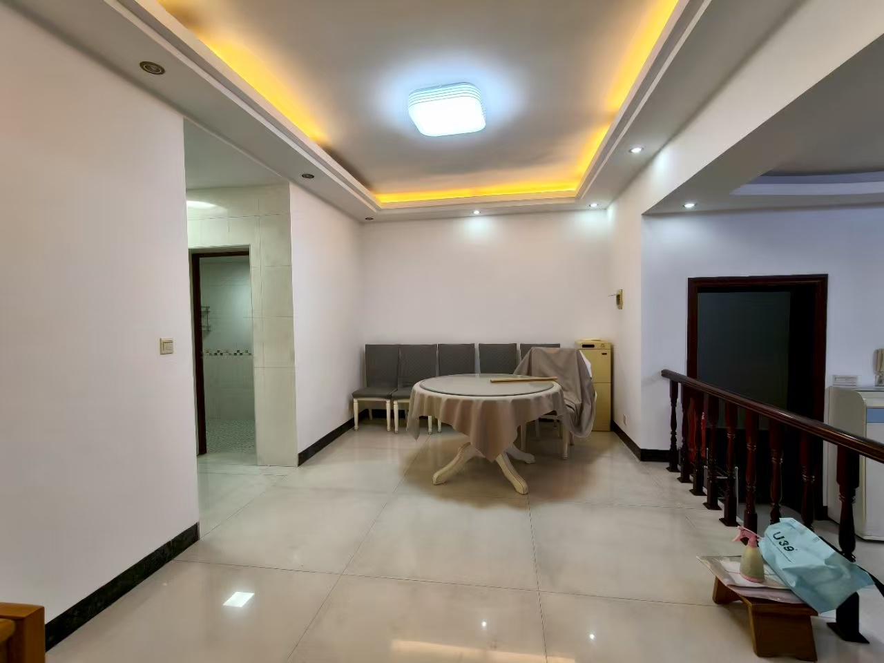 华联小区  3室2厅2卫    1100.0元/月室内图