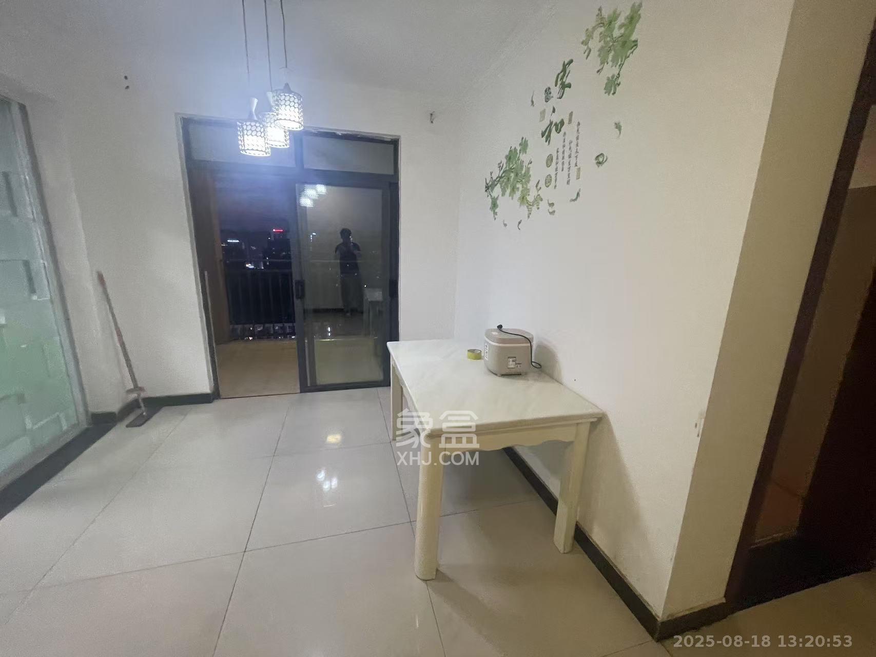 兴隆景苑  3室2厅2卫    2500.0元/月 兴隆景苑  3室2厅2卫    2500.0元/月室内图