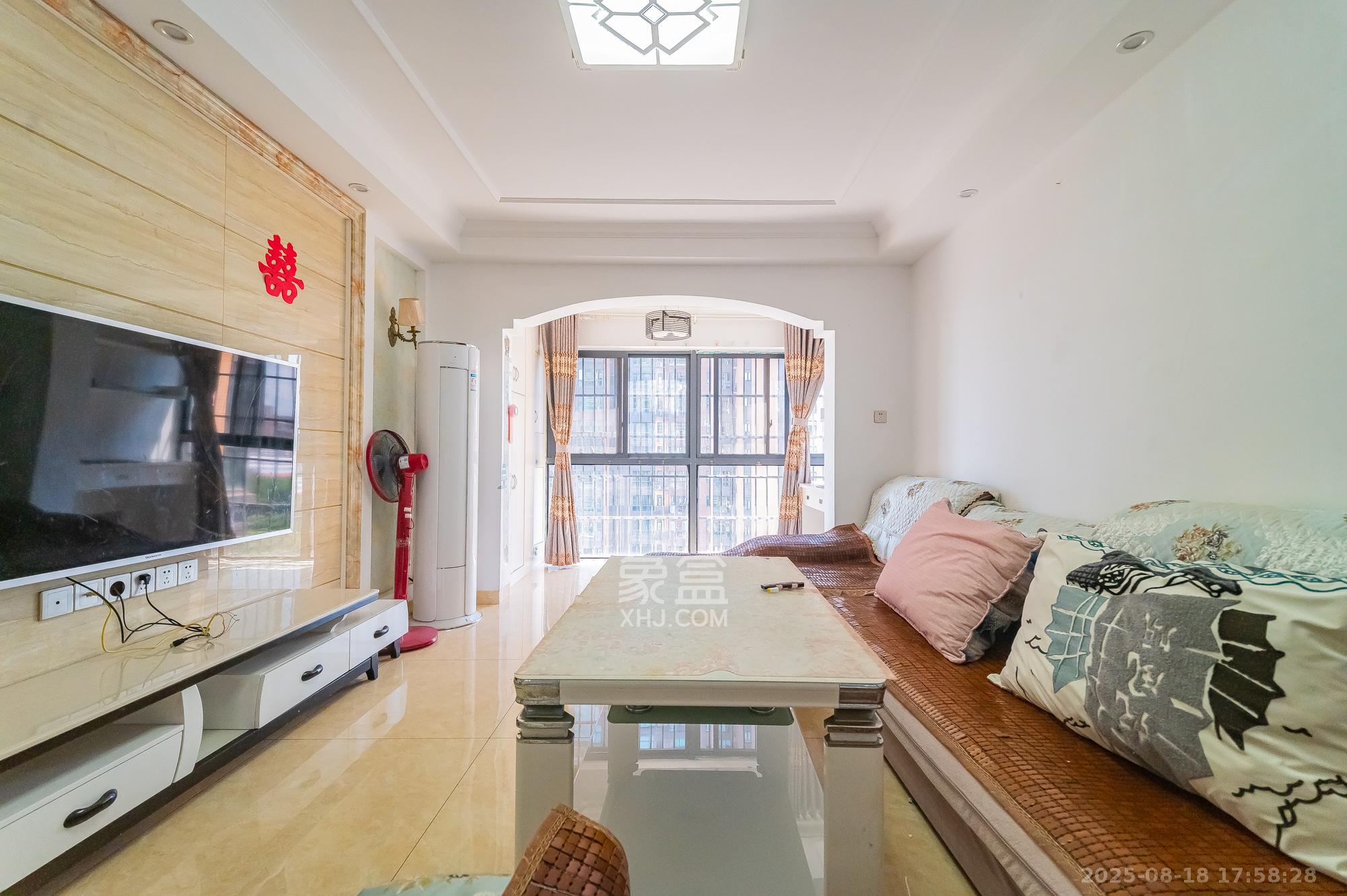 海伦春天 3室2厅2卫 95.8万 海伦春天 3室2厅2卫 95.8万客厅