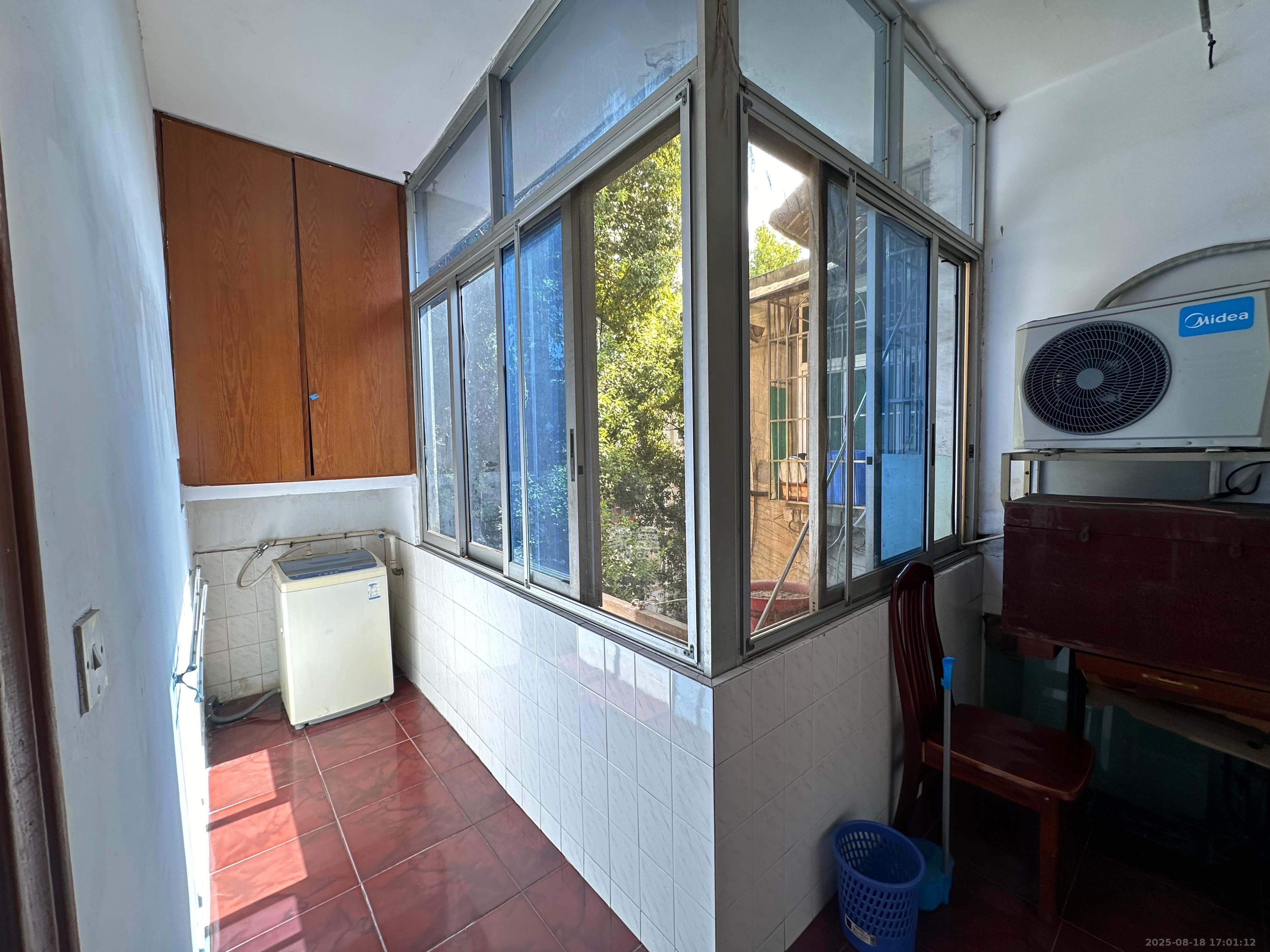 湘农桥社区  3室1厅1卫    1700.0元/月室内图