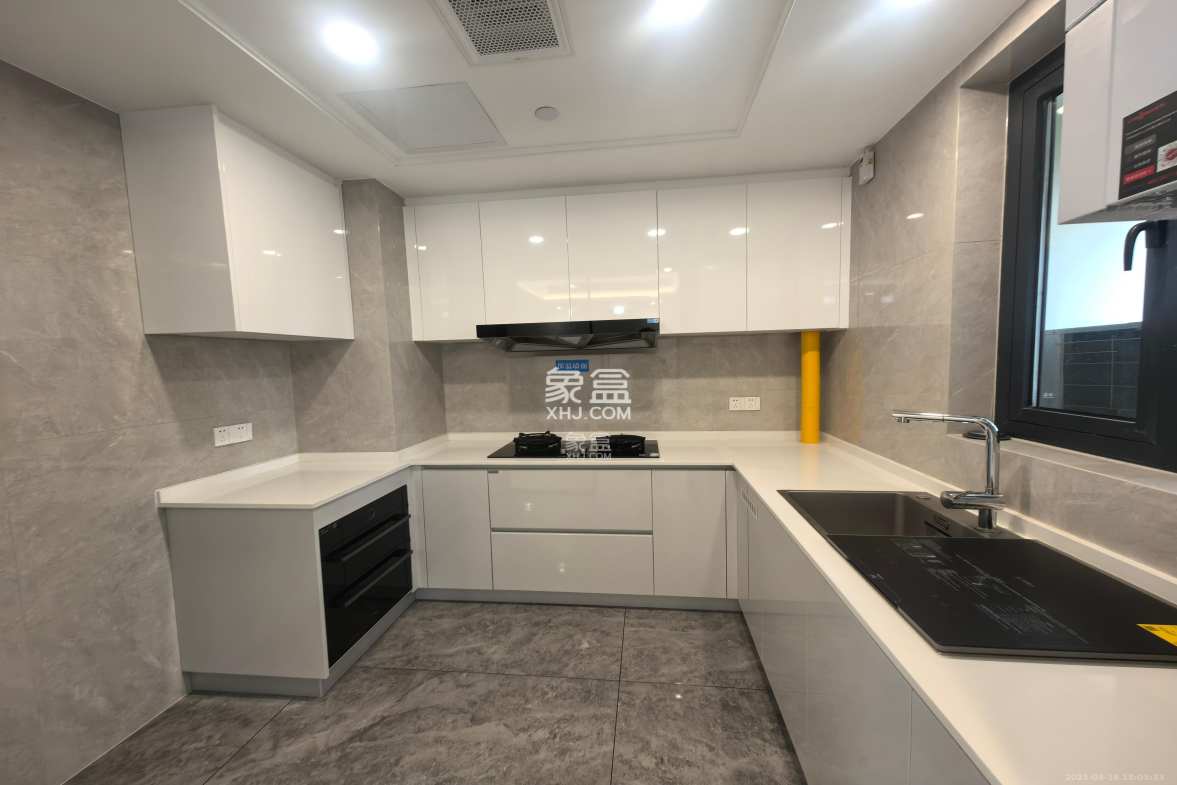 滨江府1913 4室2厅3卫 8500.0元/月 滨江府1913 4室2厅3卫 8500.0元/月室内图