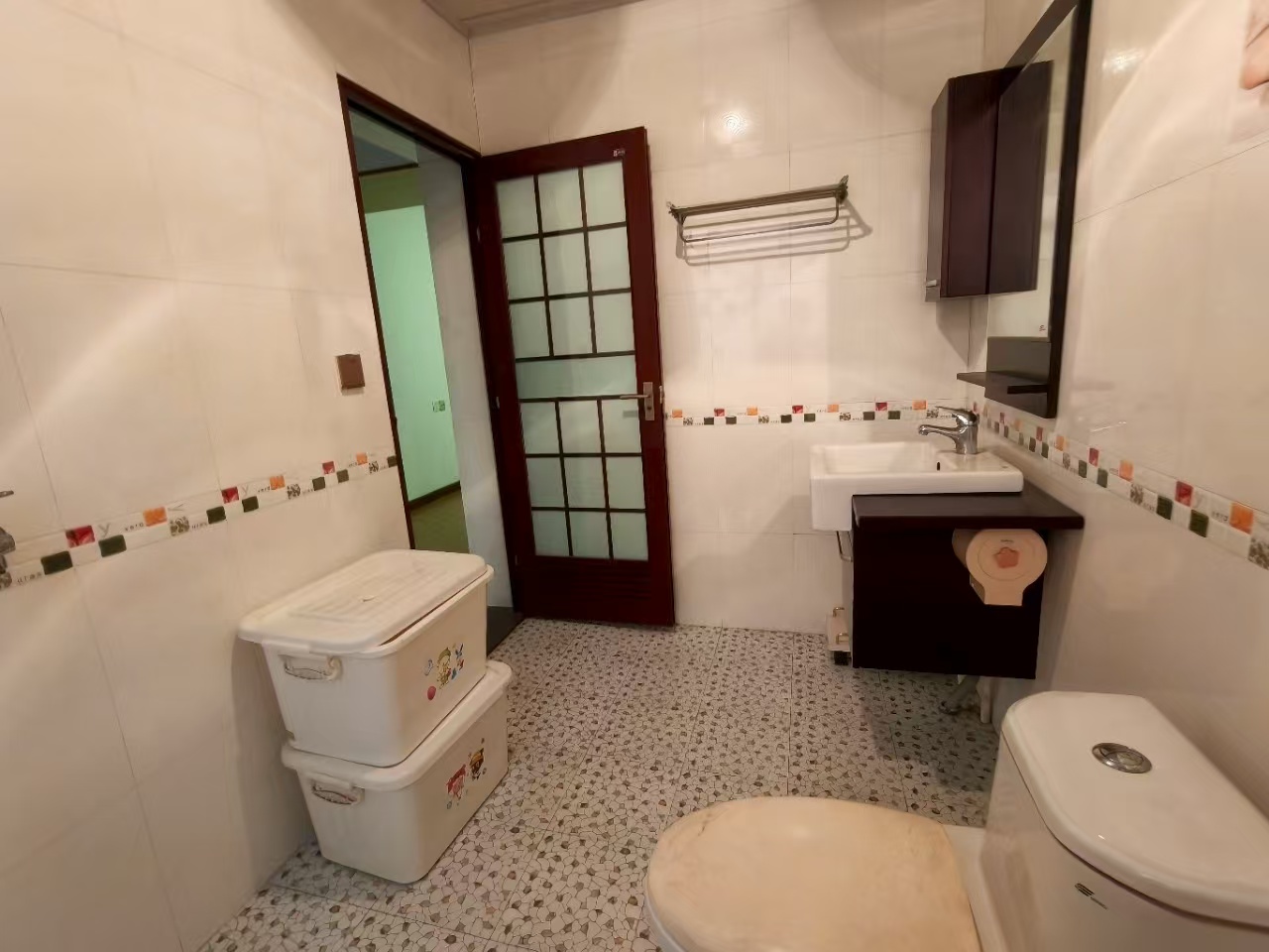 华联小区  3室2厅2卫    1100.0元/月 华联小区  3室2厅2卫    1100.0元/月室内图