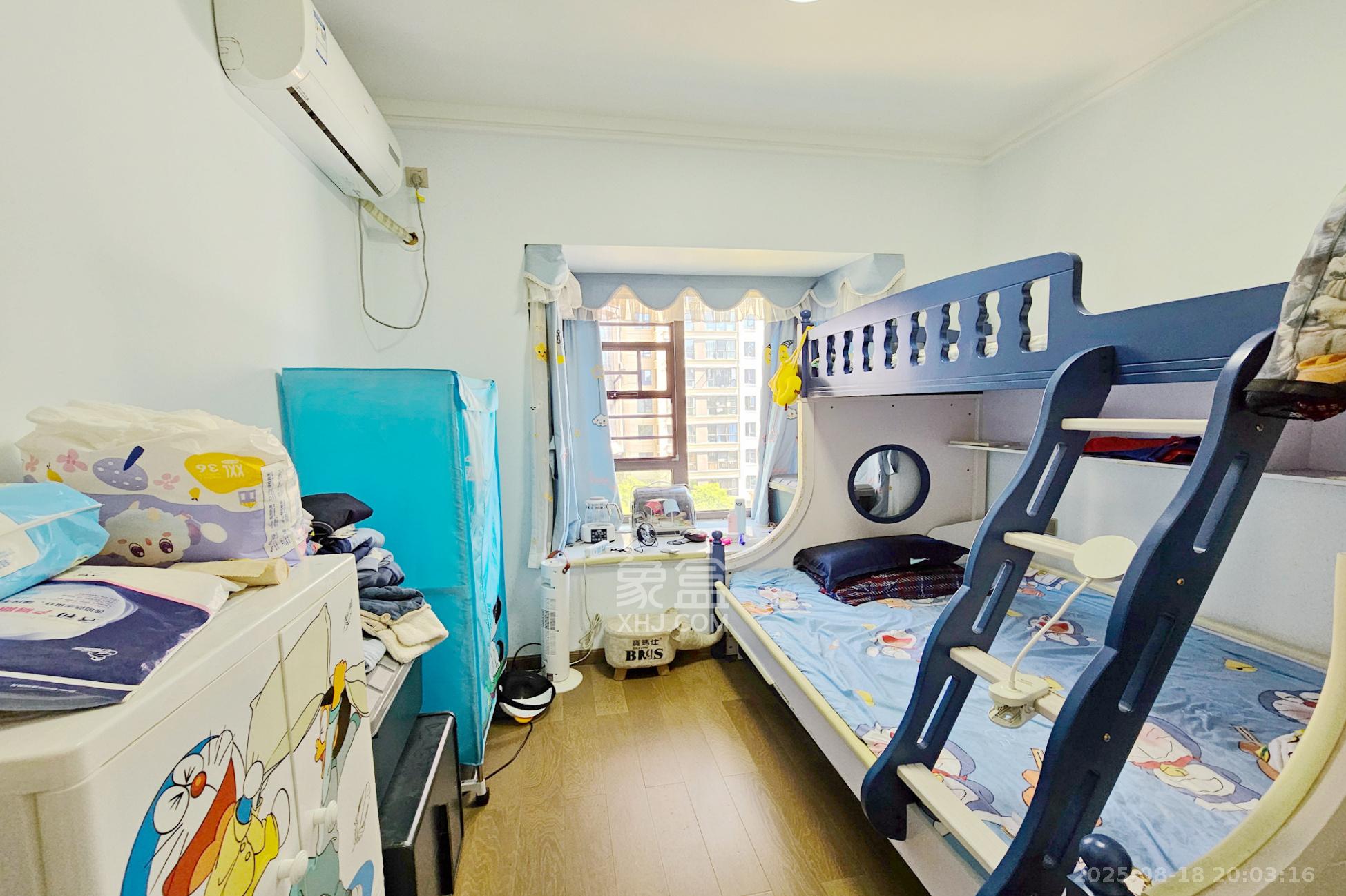 阳光城尚东湾蓝莓苑  4室2厅2卫    135.0万 阳光城尚东湾蓝莓苑  4室2厅2卫    135.0万卧室