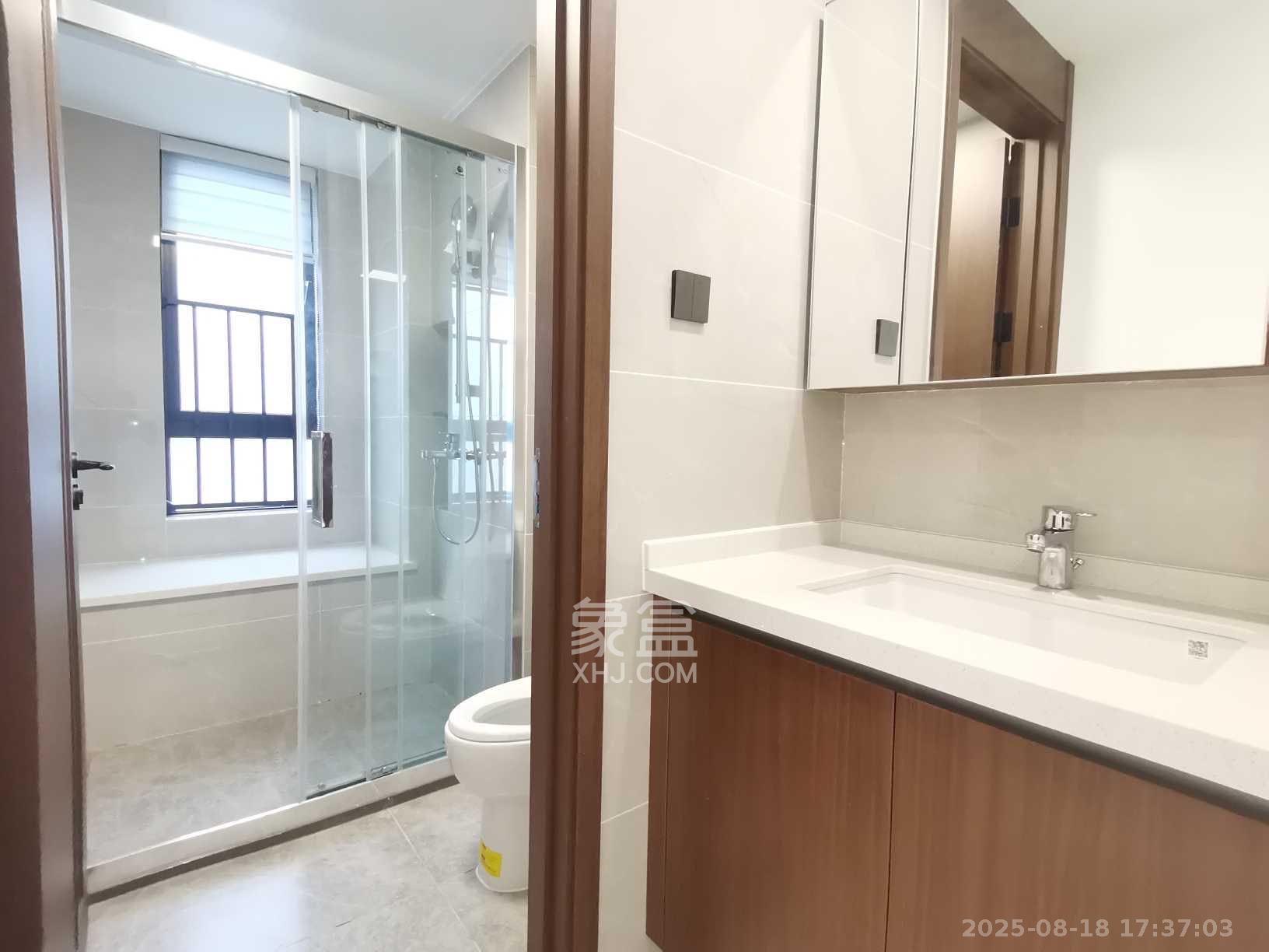 招商麓山府  4室2厅2卫   5200.00元/月室内图