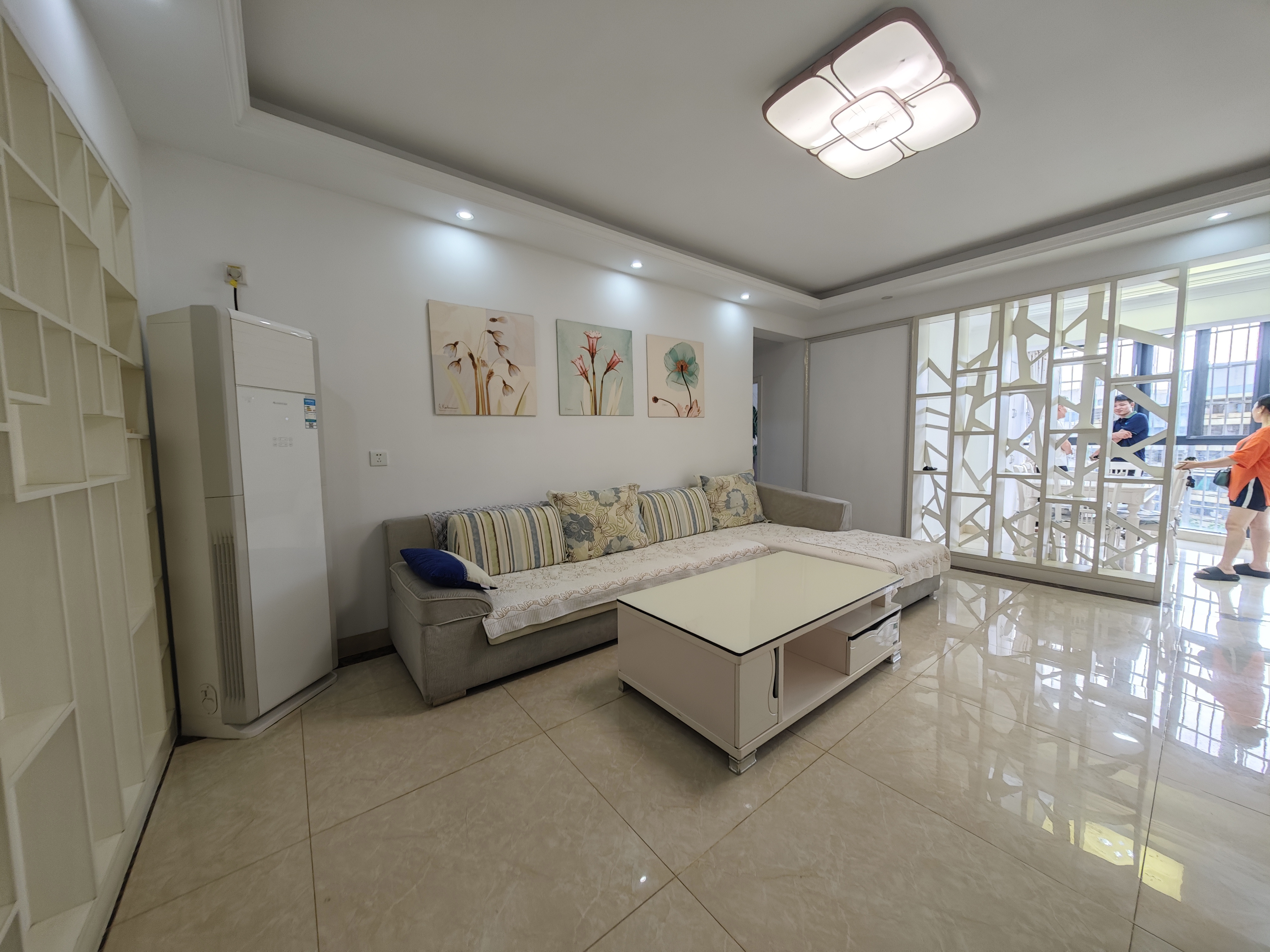 星华佳园 4室2厅2卫 206.0万 星华佳园 4室2厅2卫 206.0万客厅