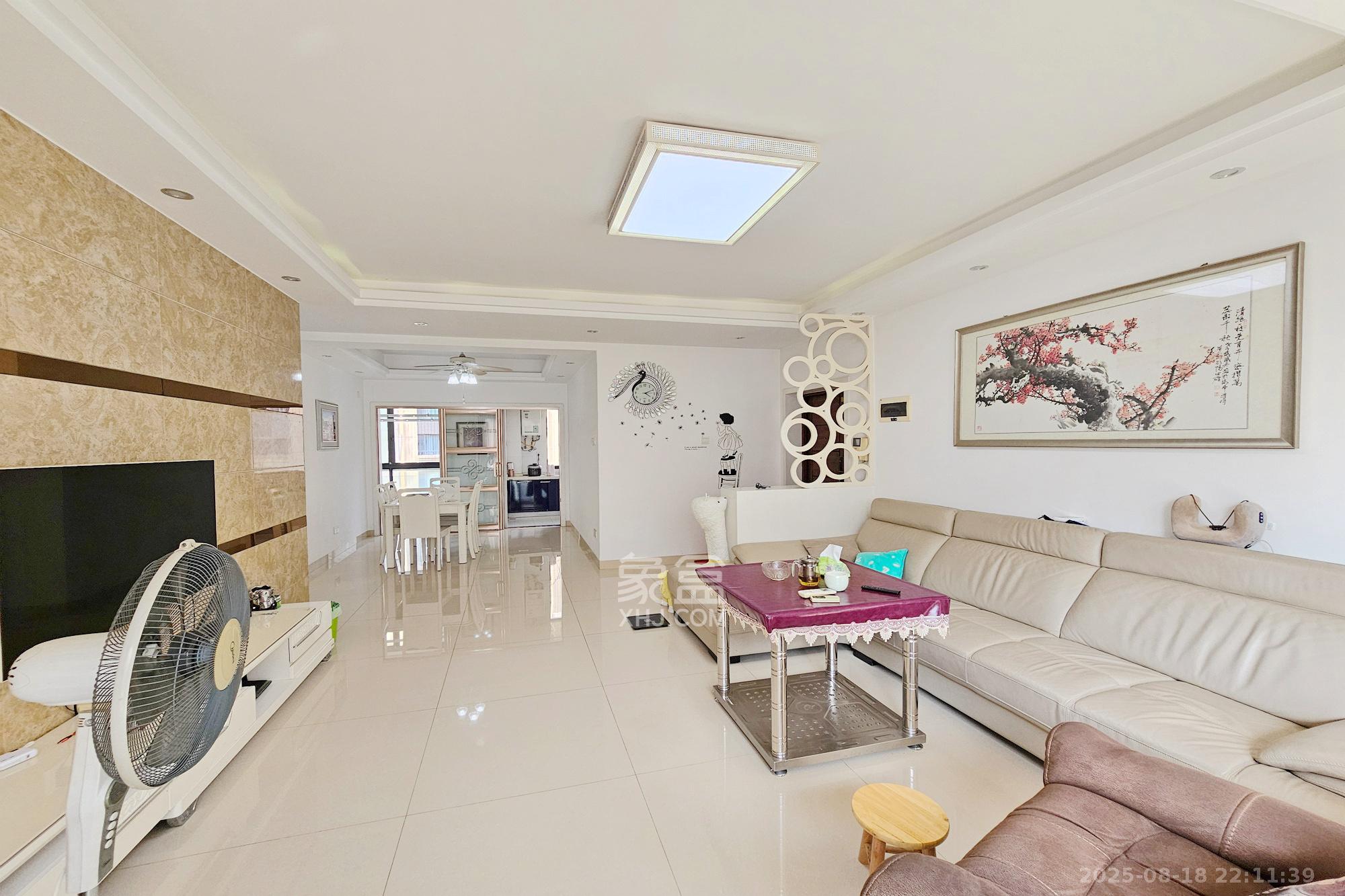 新华都万家城 3室2厅2卫 119.8万 新华都万家城 3室2厅2卫 119.8万客厅