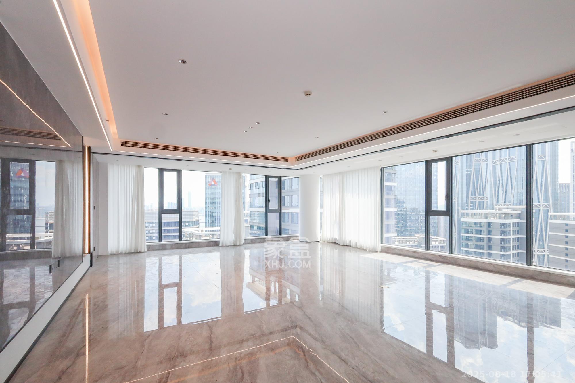 旭辉铂悦湘江  4室2厅3卫    688.0万 旭辉铂悦湘江  4室2厅3卫    688.0万