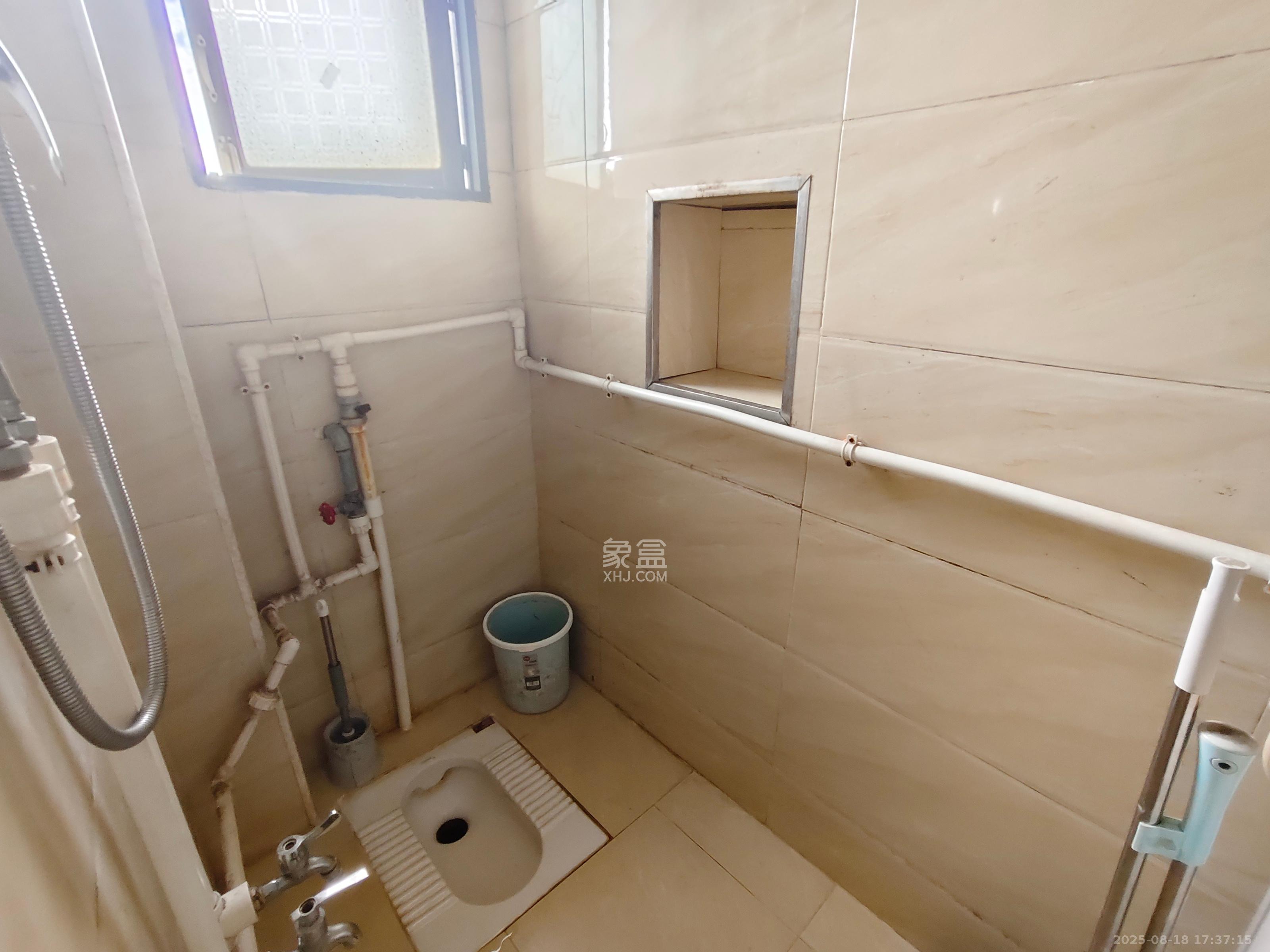 红龙庙小区  3室1厅1卫   2500.00元/月室内图