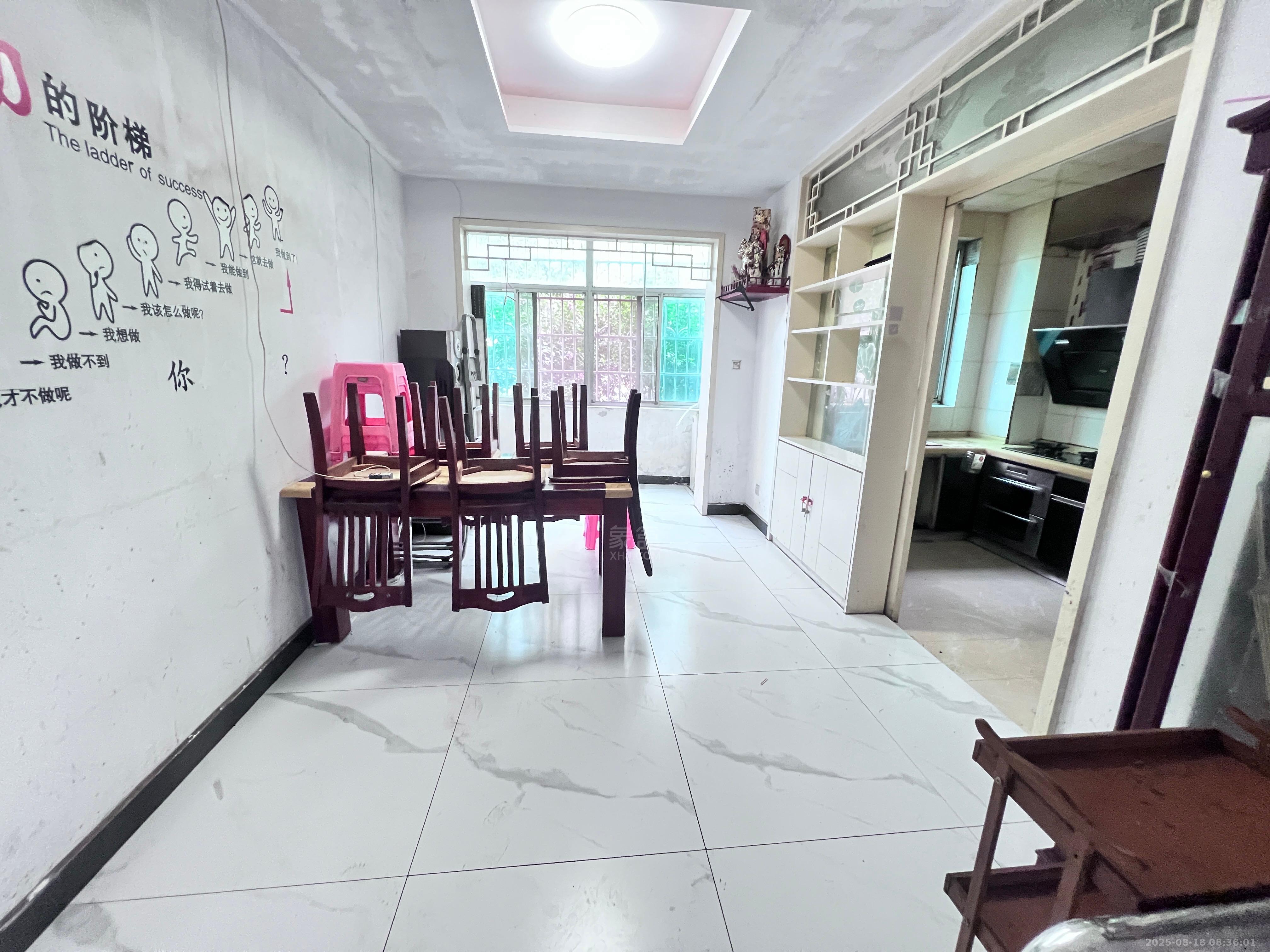 四季花园 4室2厅2卫 1700.0元/月 四季花园 4室2厅2卫 1700.0元/月室内图