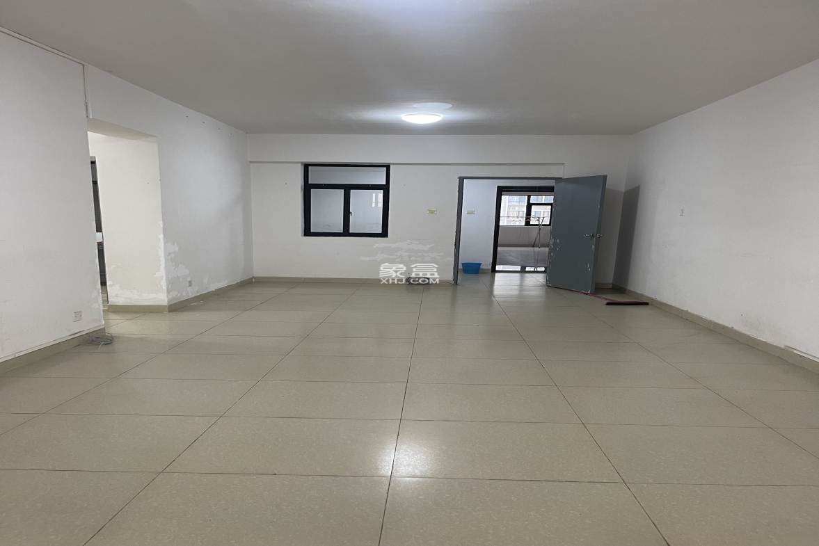 盛贤景都 3室2厅2卫 2200.0元/月 盛贤景都 3室2厅2卫 2200.0元/月室内图