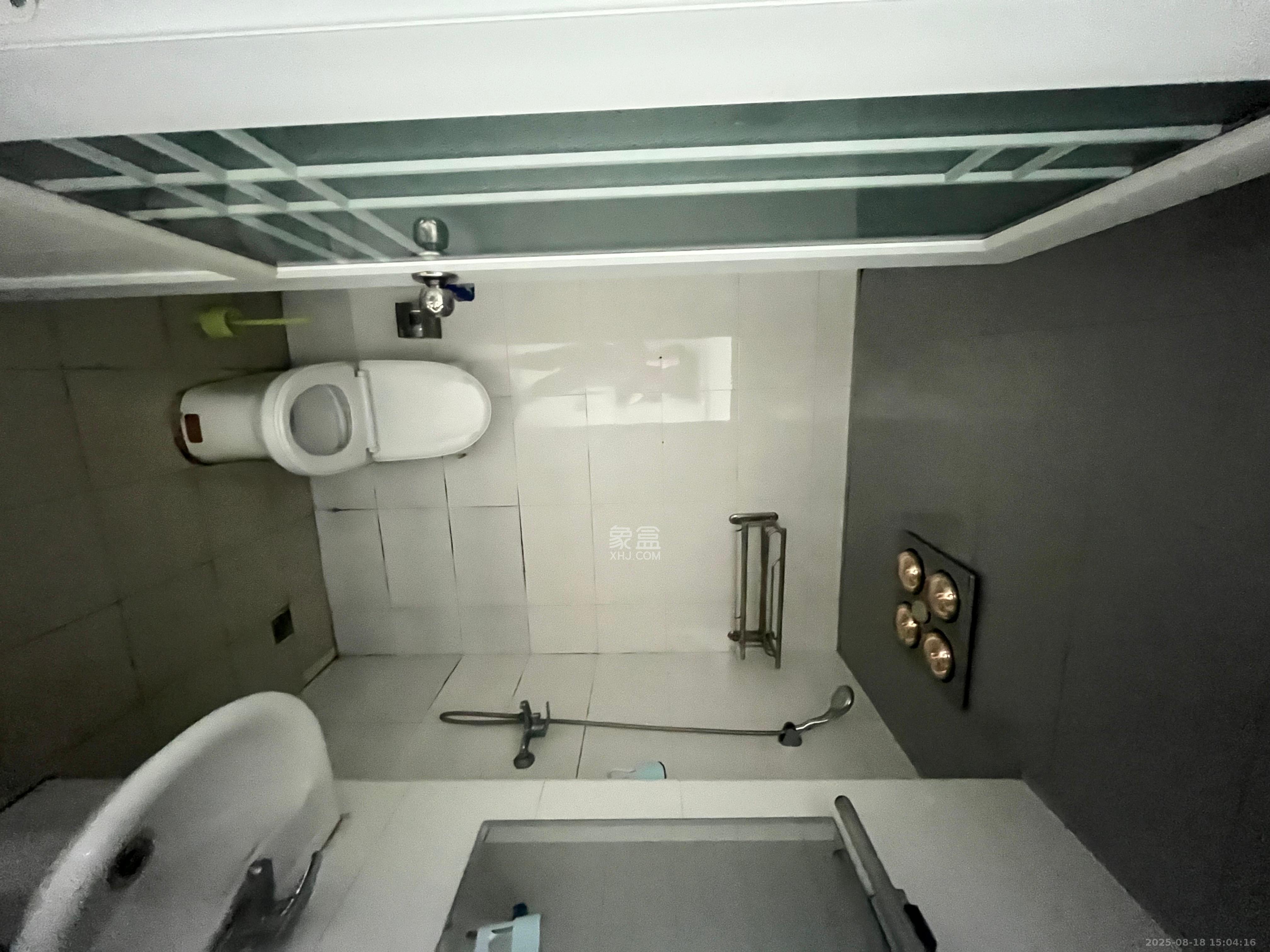 东上一品  2室1厅1卫    1800.0元/月室内图