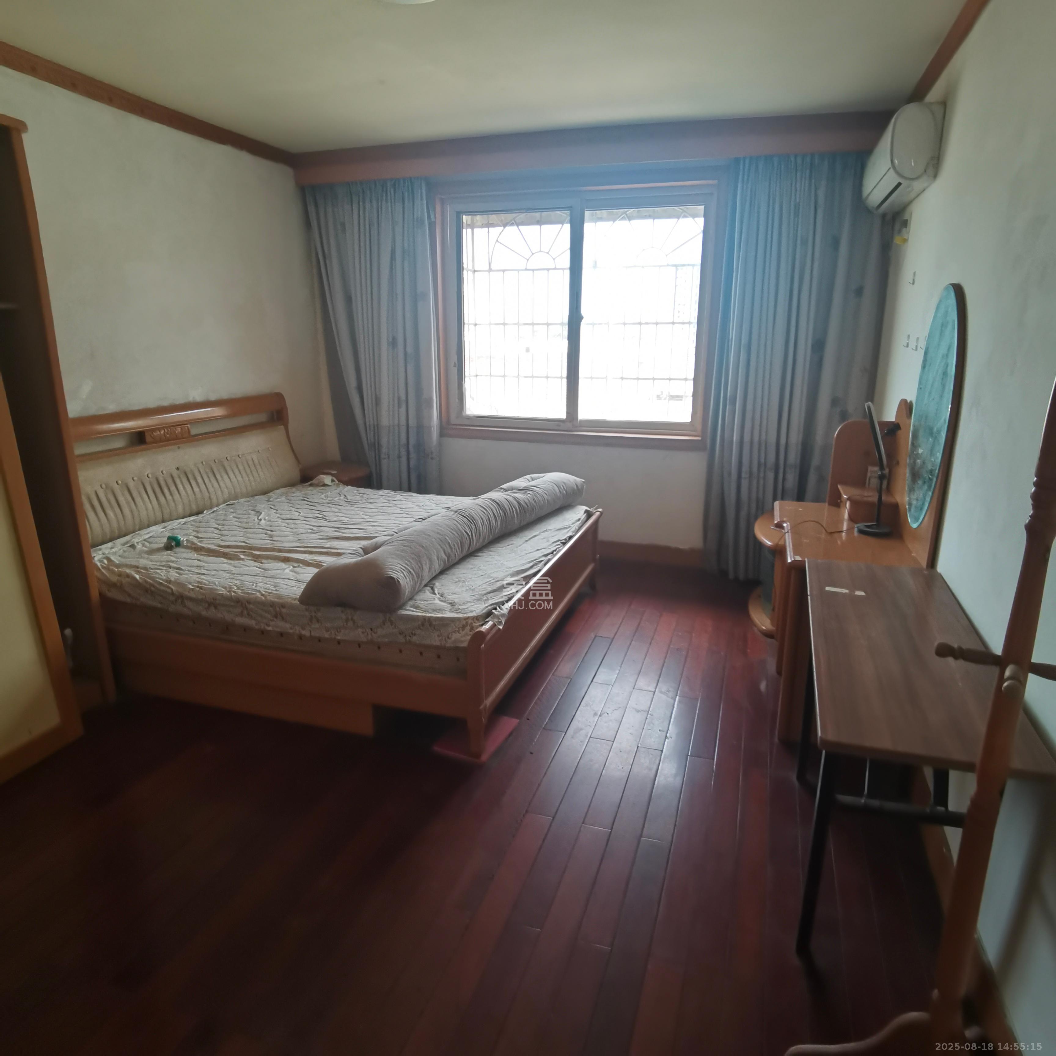 海威大厦  4室2厅2卫    1800.0元/月室内图