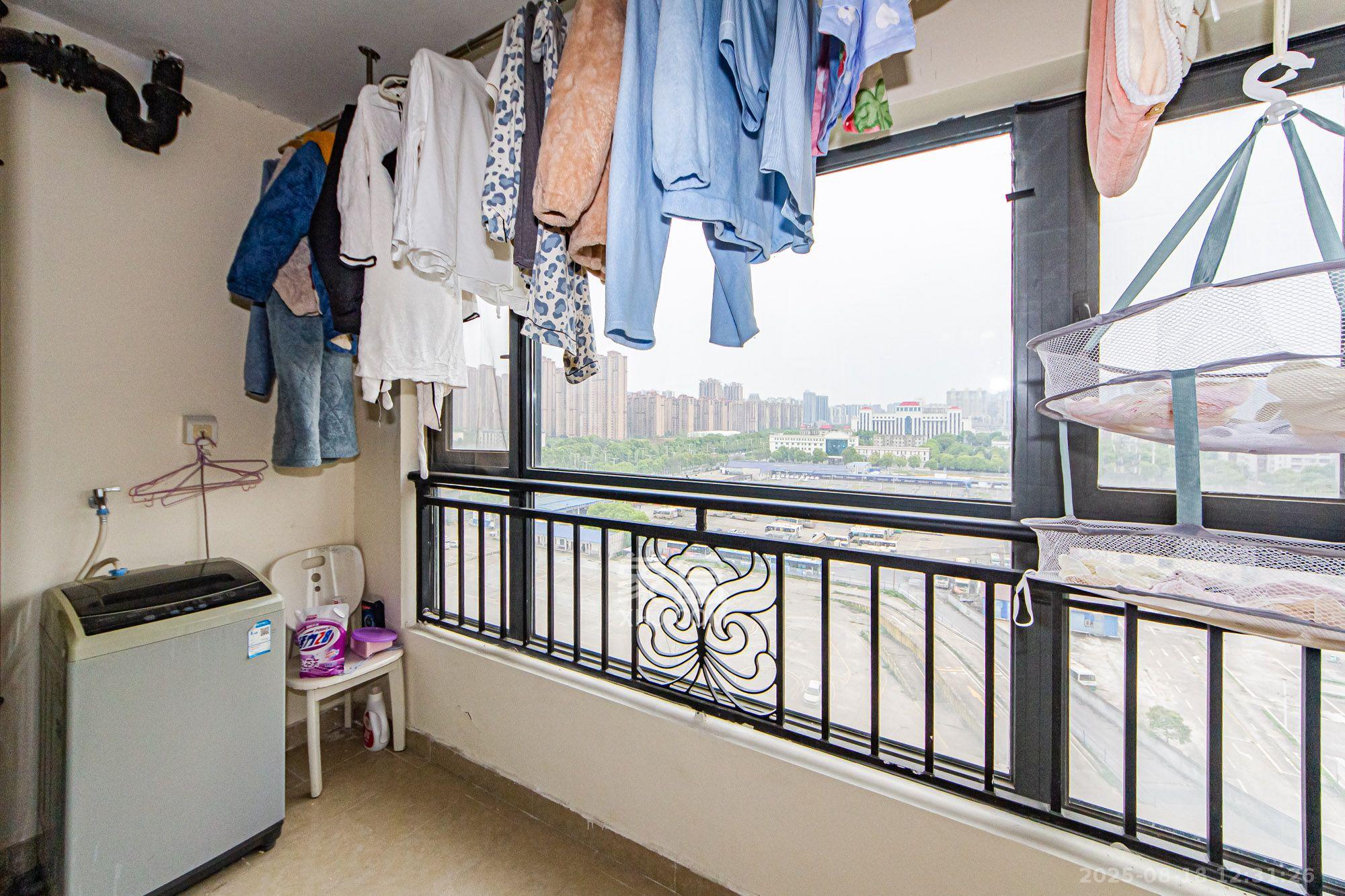 恒大御景半岛锦绣苑 3室2厅1卫 2600.0元/月 恒大御景半岛锦绣苑 3室2厅1卫 2600.0元/月室内图