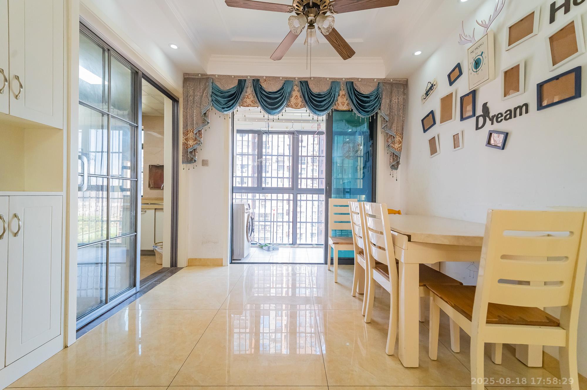 海伦春天 3室2厅2卫 95.8万 海伦春天 3室2厅2卫 95.8万客厅