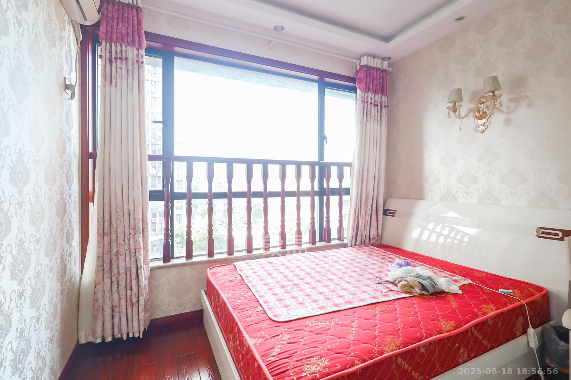 湘腾城市广场  3室2厅2卫    120.0万卧室