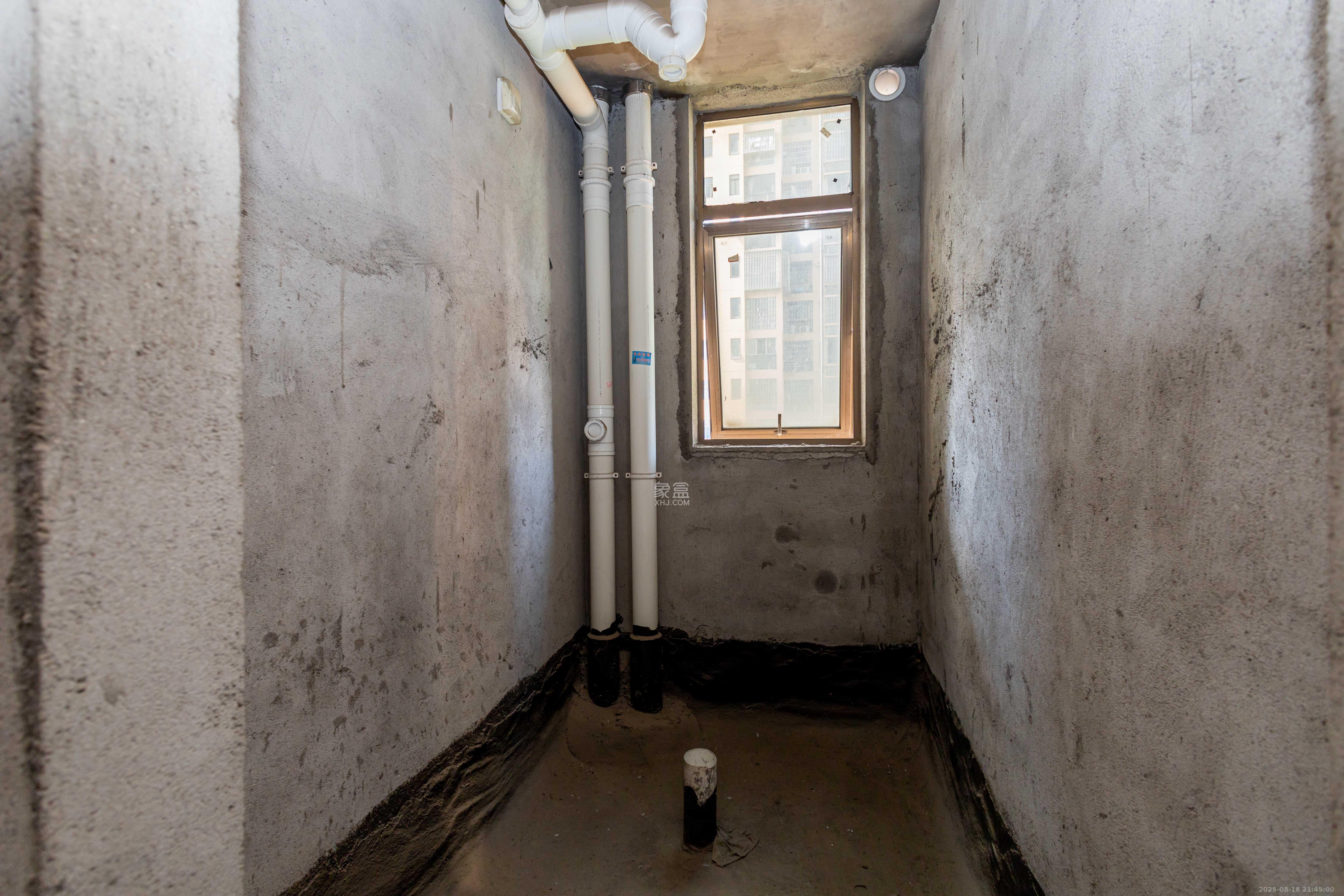 和泉嘉园 4室2厅2卫 70.0万 和泉嘉园 4室2厅2卫 70.0万卫生间