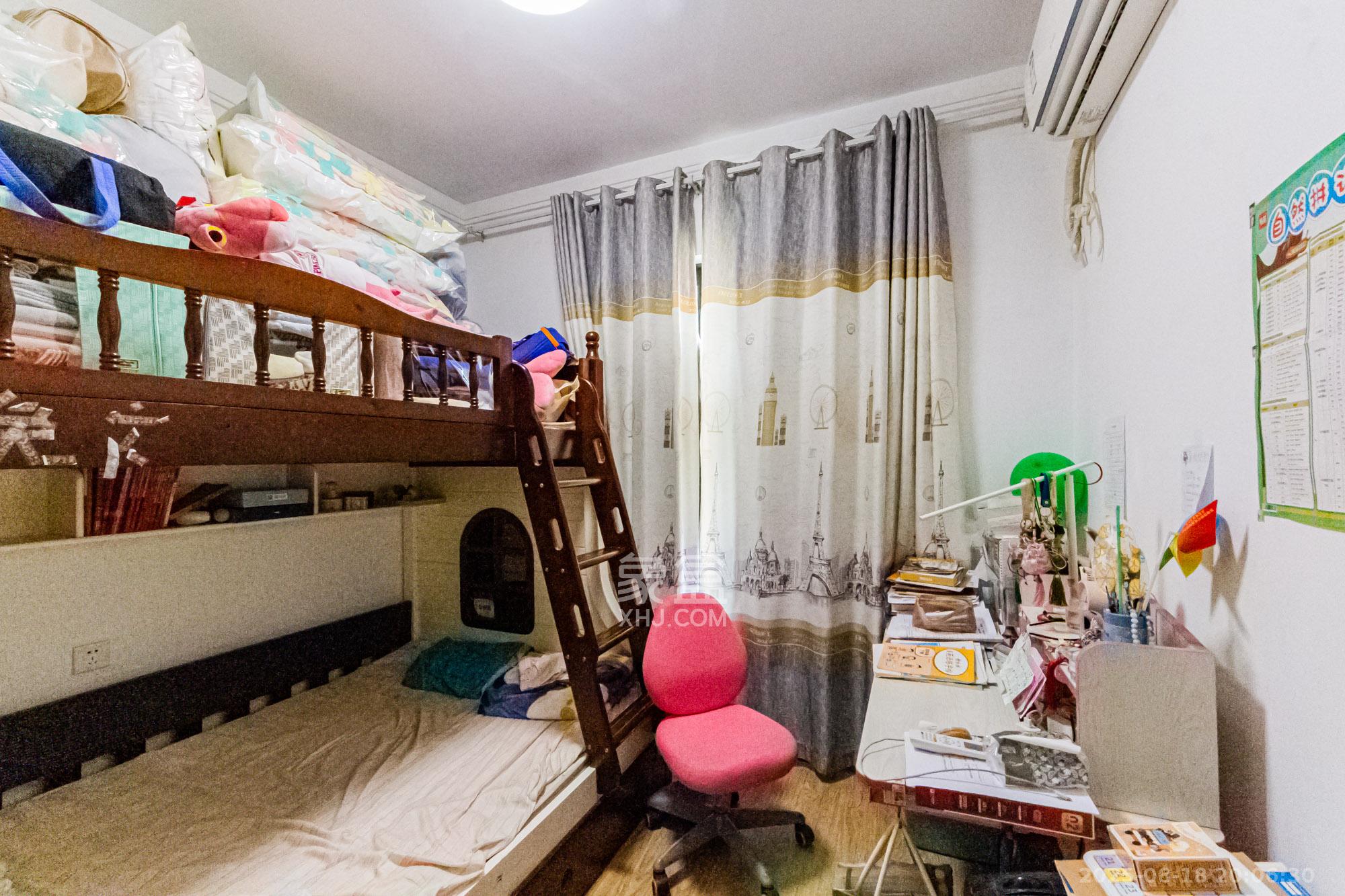 珠江郦城公园1号 3室2厅1卫 99.0万 珠江郦城公园1号 3室2厅1卫 99.0万卧室