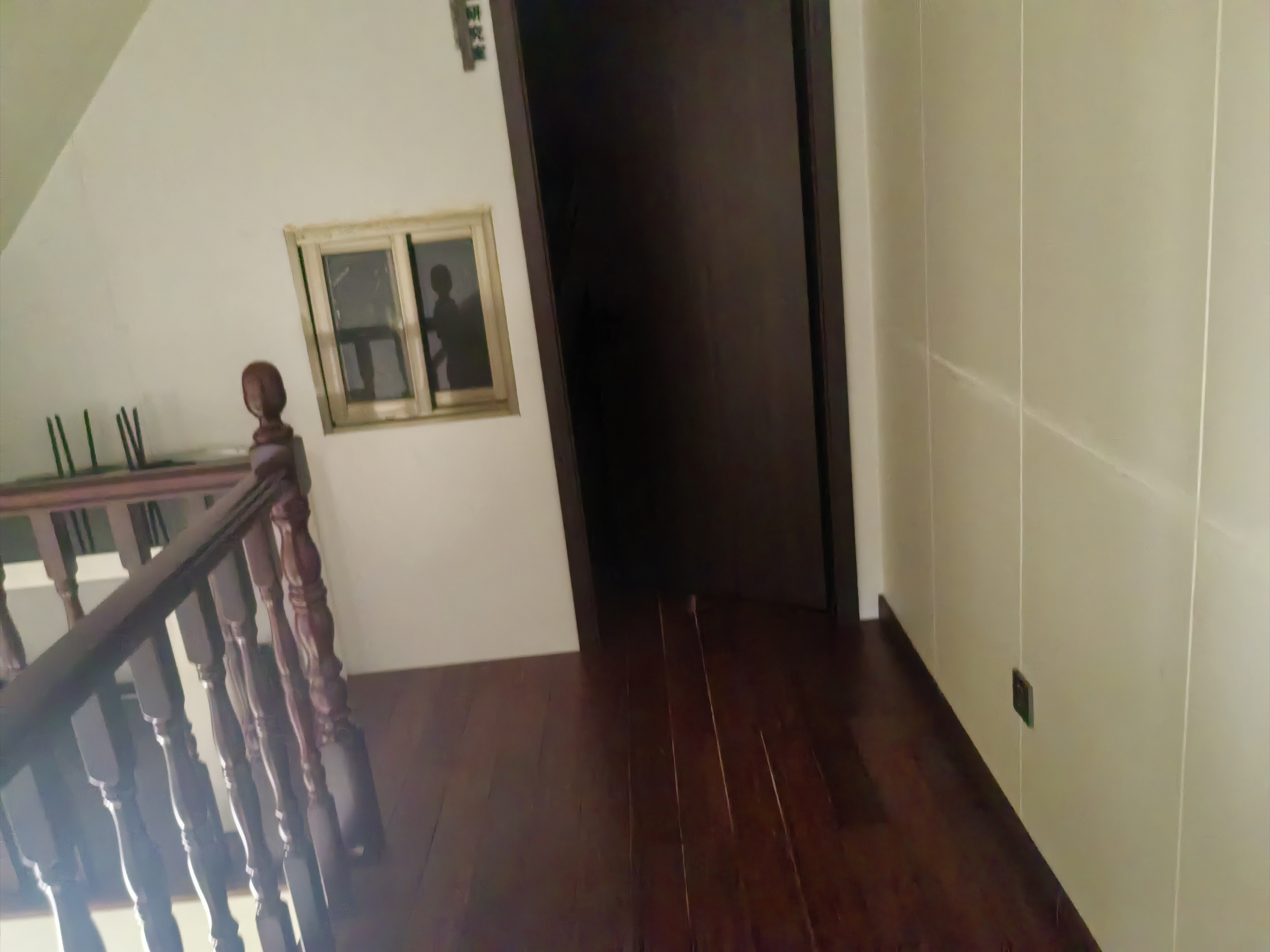 西湾别墅 8室3厅2卫 20000.0元/月 西湾别墅 8室3厅2卫 20000.0元/月室内图