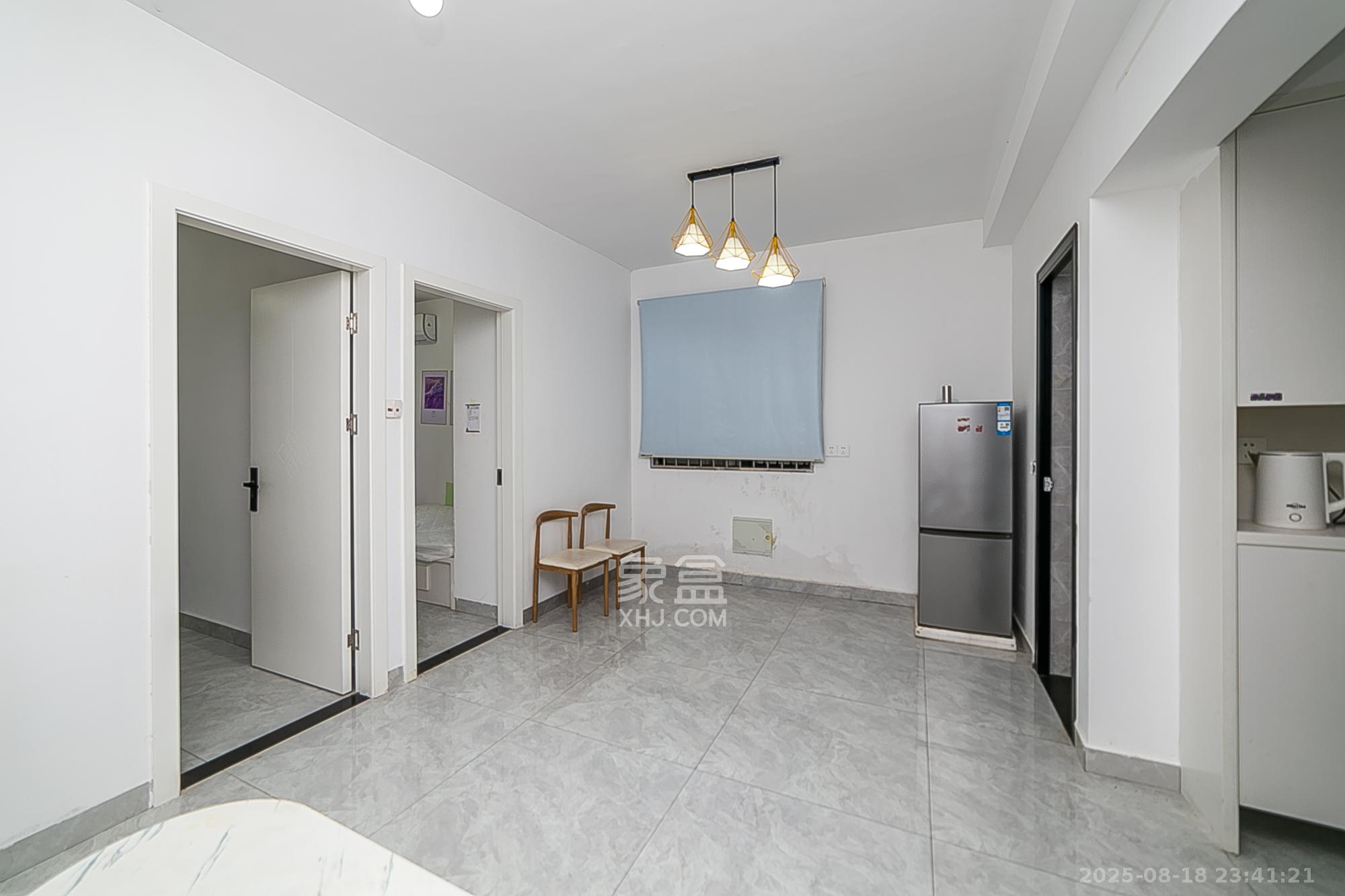 剑桥名门  2室1厅1卫    56.0万 剑桥名门  2室1厅1卫    56.0万客厅