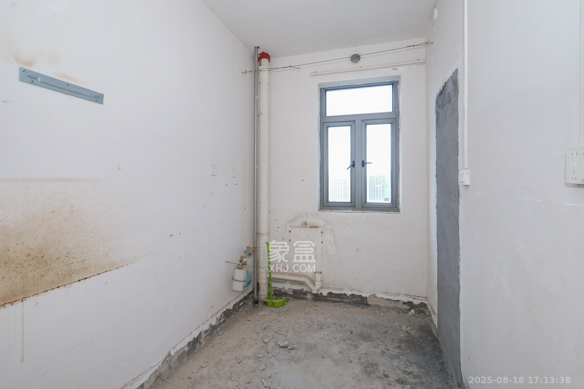 八方小区C区  3室2厅2卫    380.0万 八方小区C区  3室2厅2卫    380.0万厨房