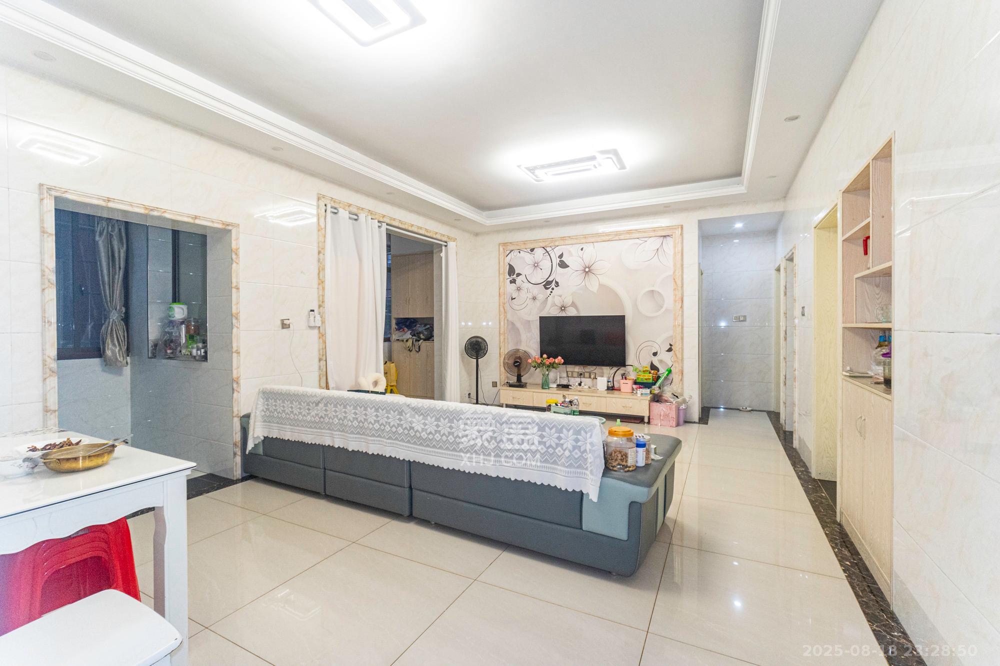 盛地春天里  3室2厅1卫    49.8万 盛地春天里  3室2厅1卫    49.8万客厅