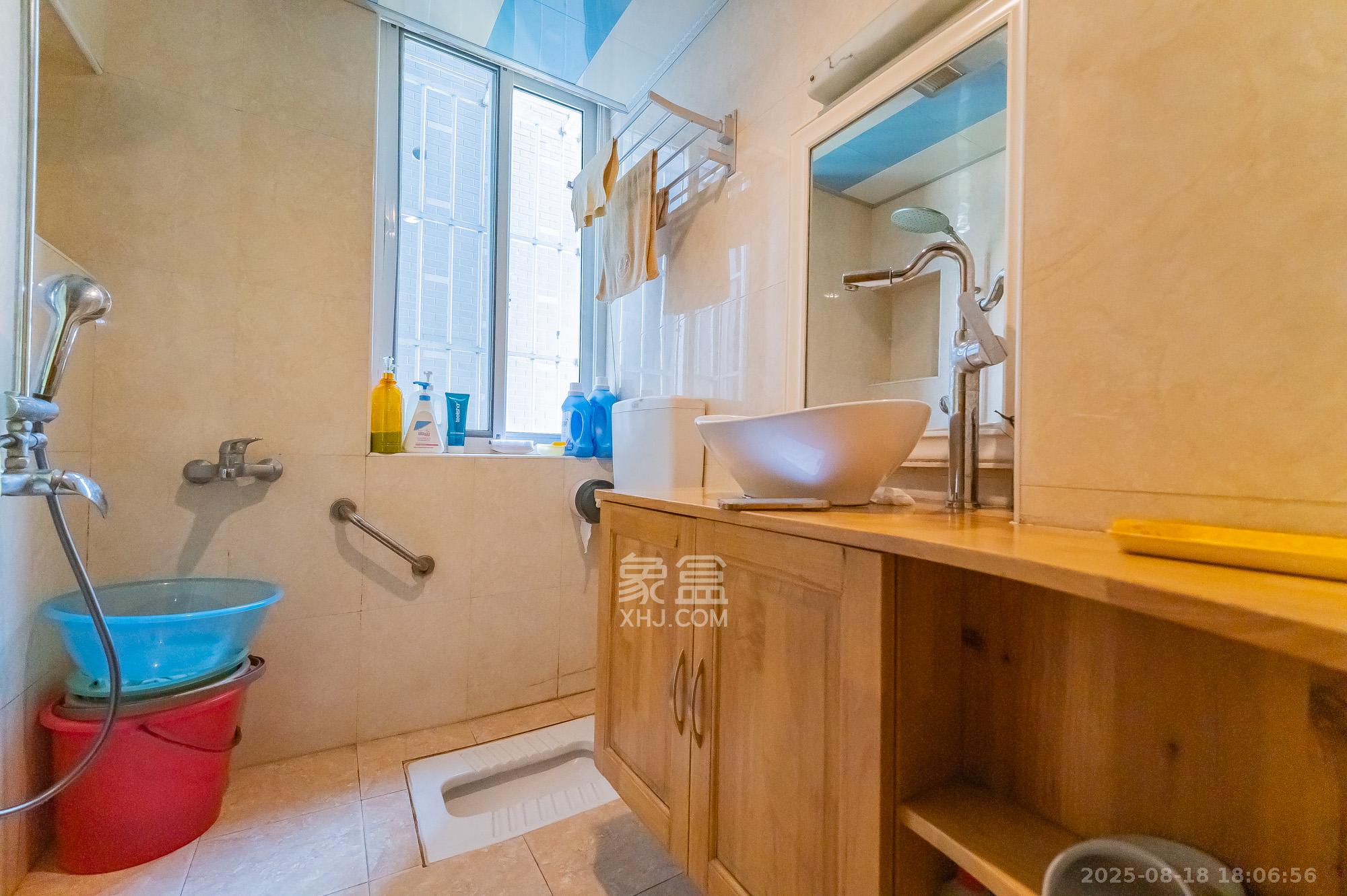 陶然居  4室2厅2卫    138.0万 陶然居  4室2厅2卫    138.0万卫生间