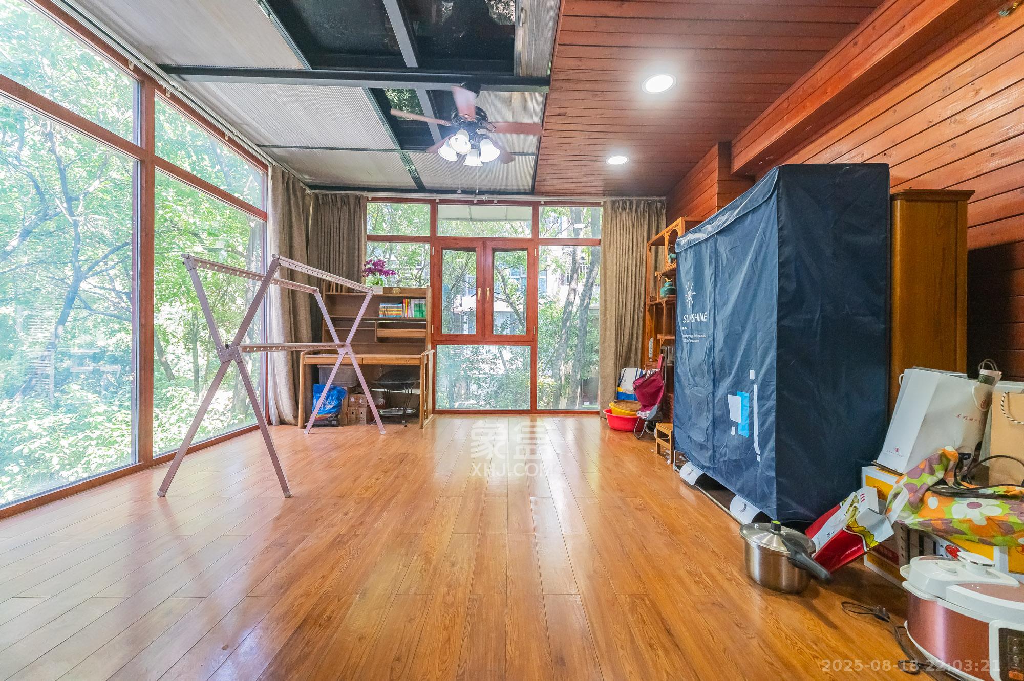 海伦春天  5室2厅3卫    288.0万阳台