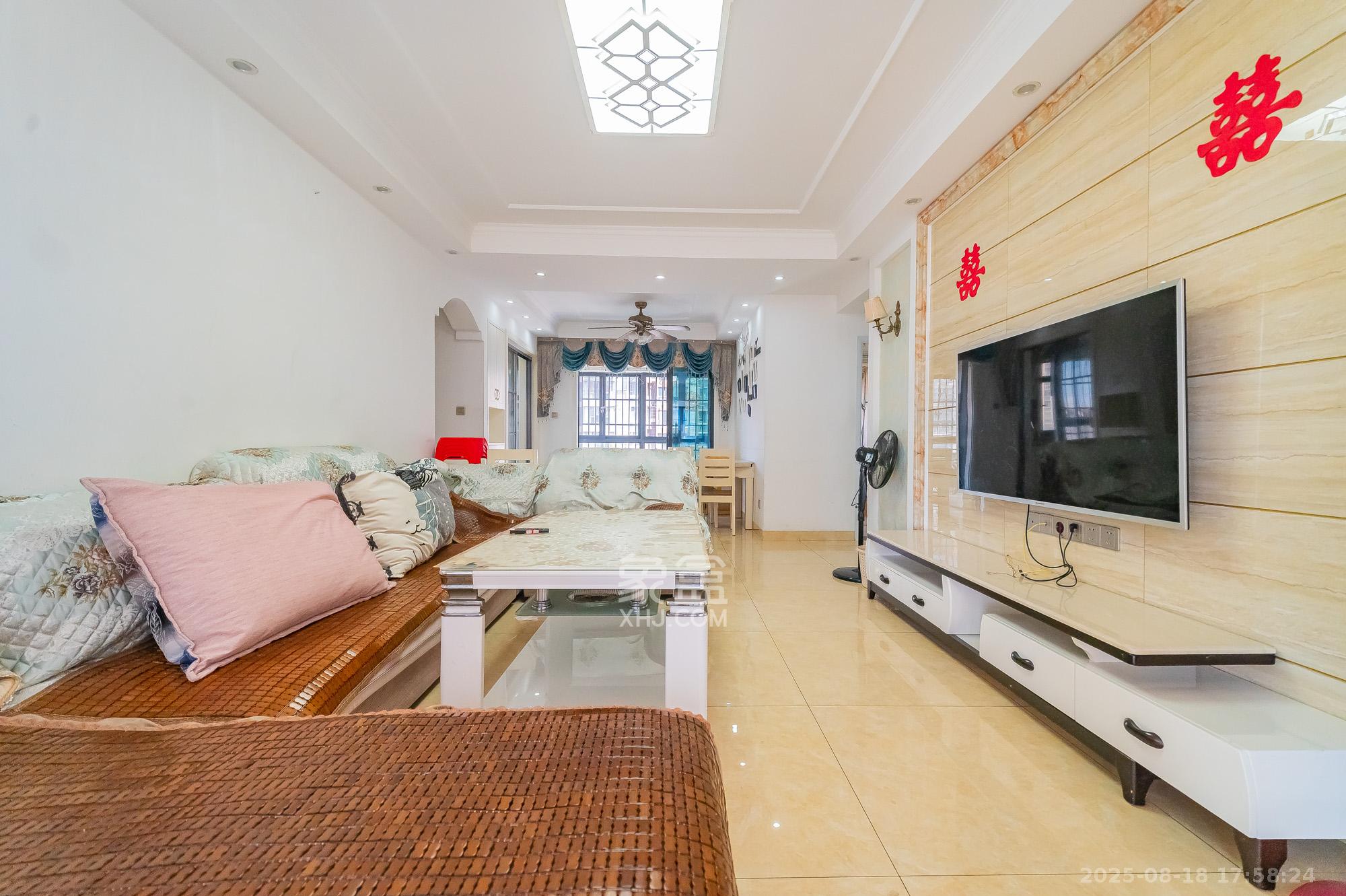 海伦春天 3室2厅2卫 95.8万 海伦春天 3室2厅2卫 95.8万客厅