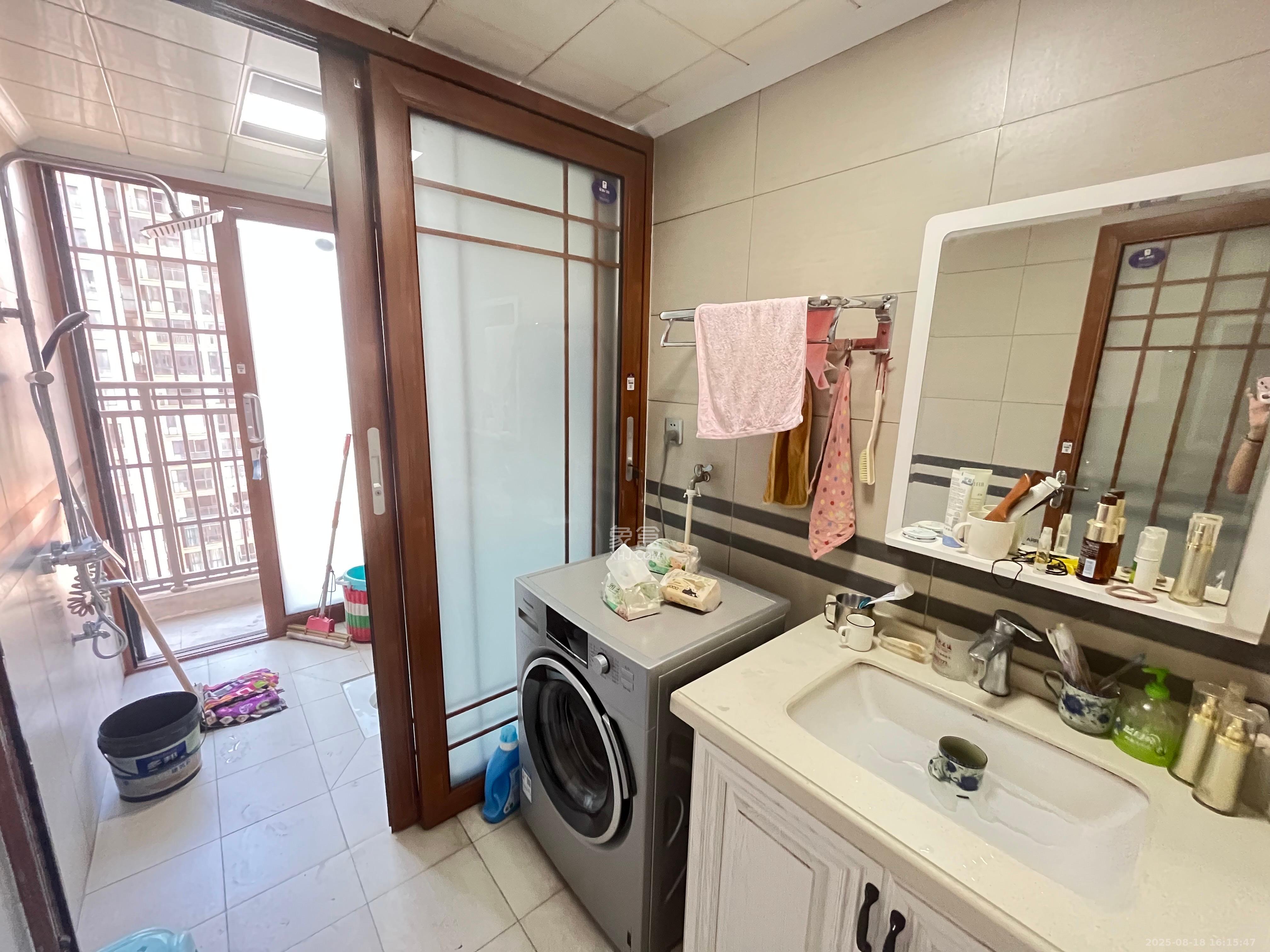 湘诚德峰小区B区  4室2厅2卫    3800.0元/月室内图