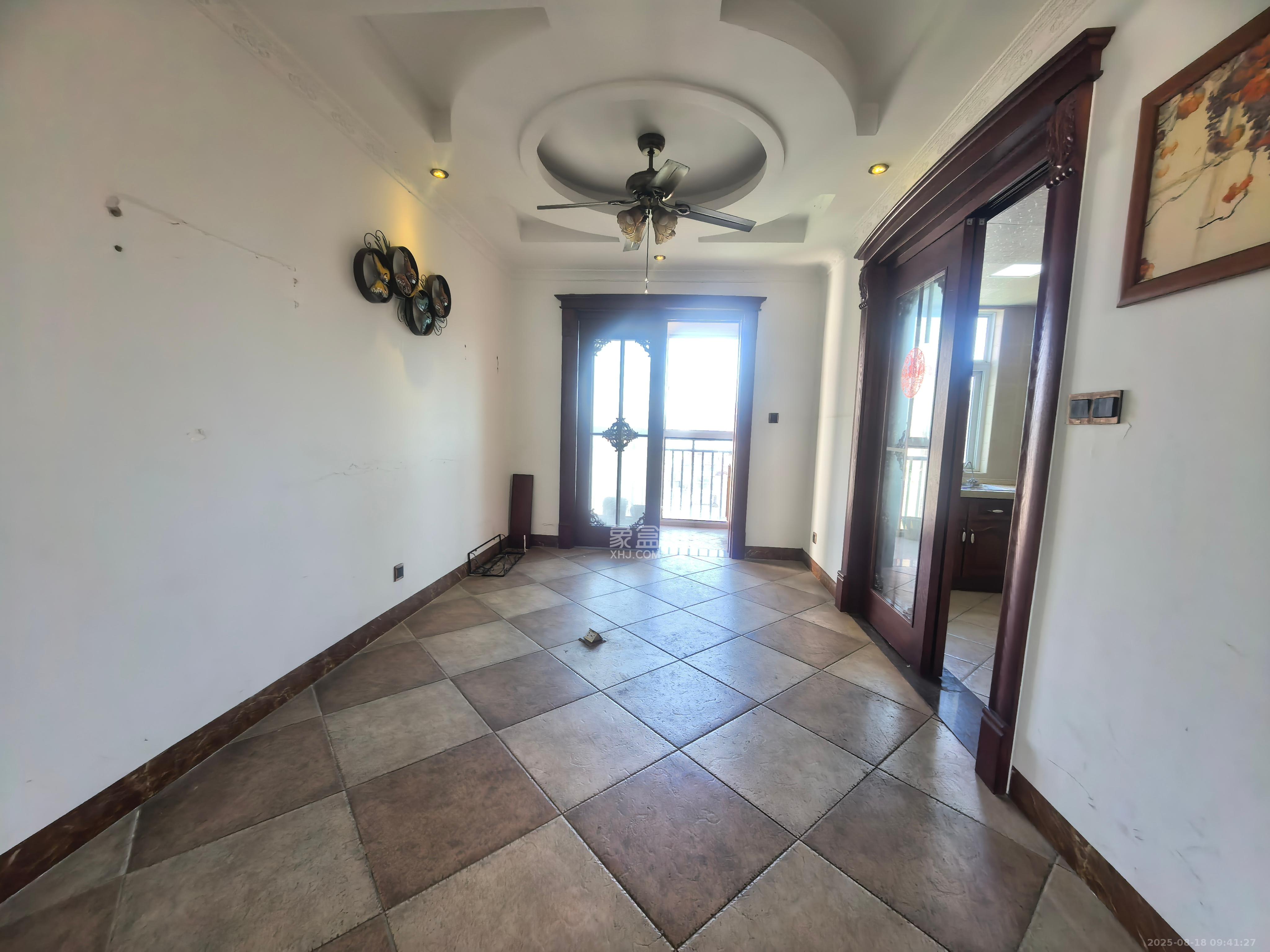 嘉盛华庭(一期、二期、三期)  4室2厅2卫    2800.0元/月 嘉盛华庭(一期、二期、三期)  4室2厅2卫    2800.0元/月室内图