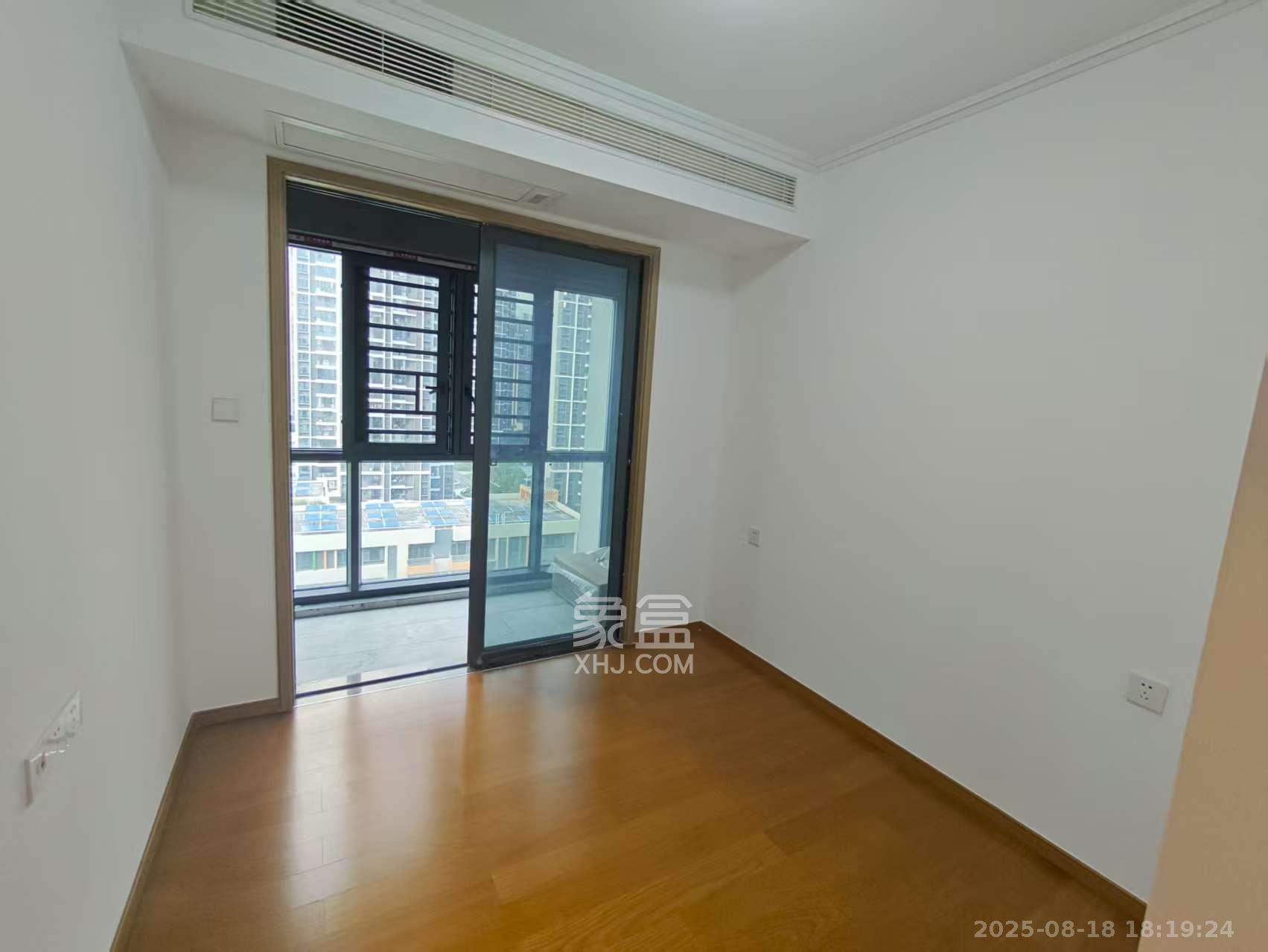 清控湖山雅居南区  4室1厅2卫    2700.0元/月 清控湖山雅居南区  4室1厅2卫    2700.0元/月室内图