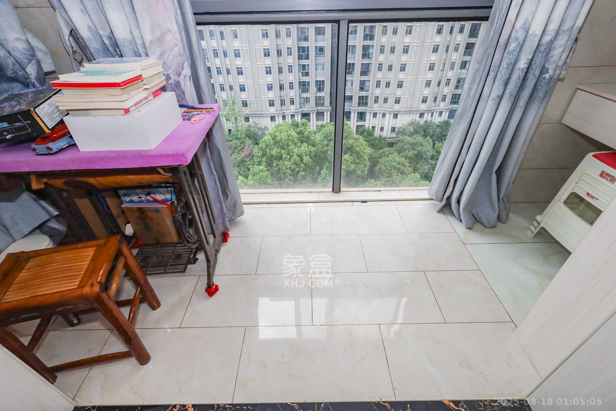 八方小区C区  3室2厅2卫    320.0万 八方小区C区  3室2厅2卫    320.0万阳台