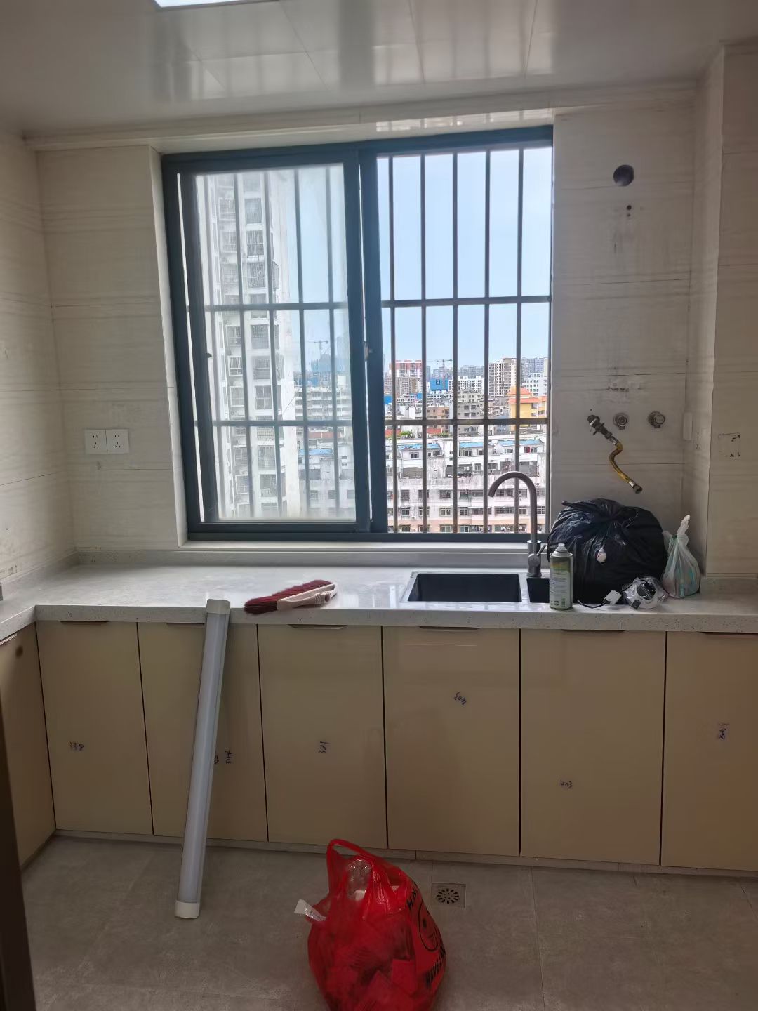 中景花园  3室2厅2卫    145.0万 中景花园  3室2厅2卫    145.0万客厅