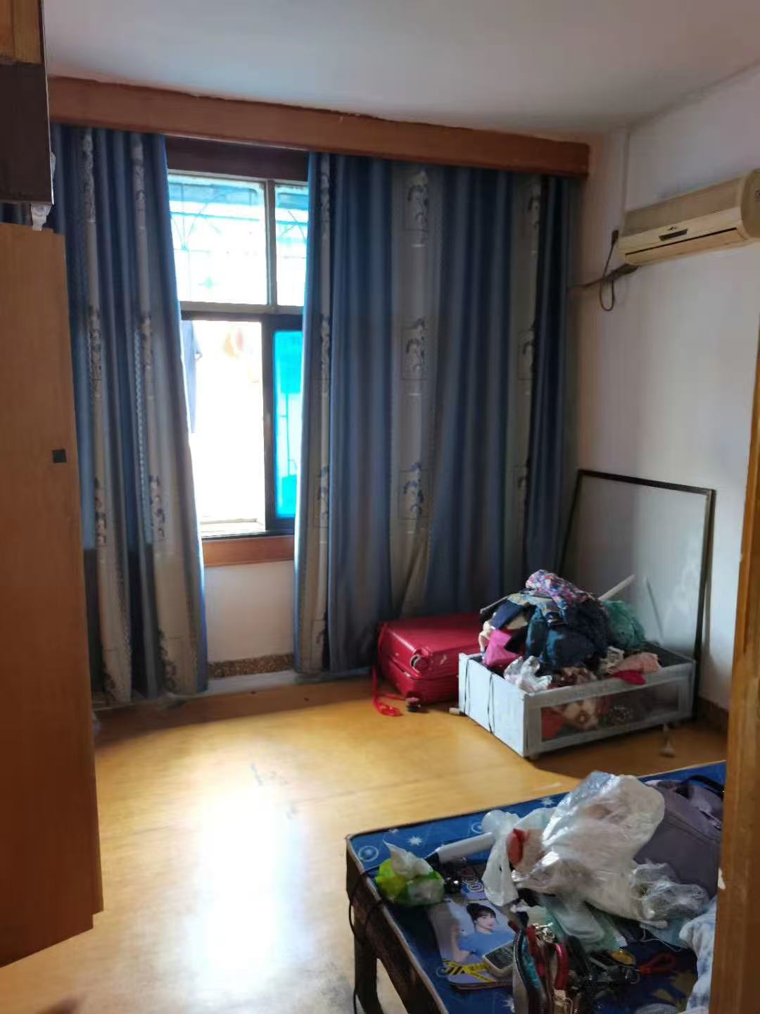 同心园小区  3室2厅1卫    20.0万 同心园小区  3室2厅1卫    20.0万客厅