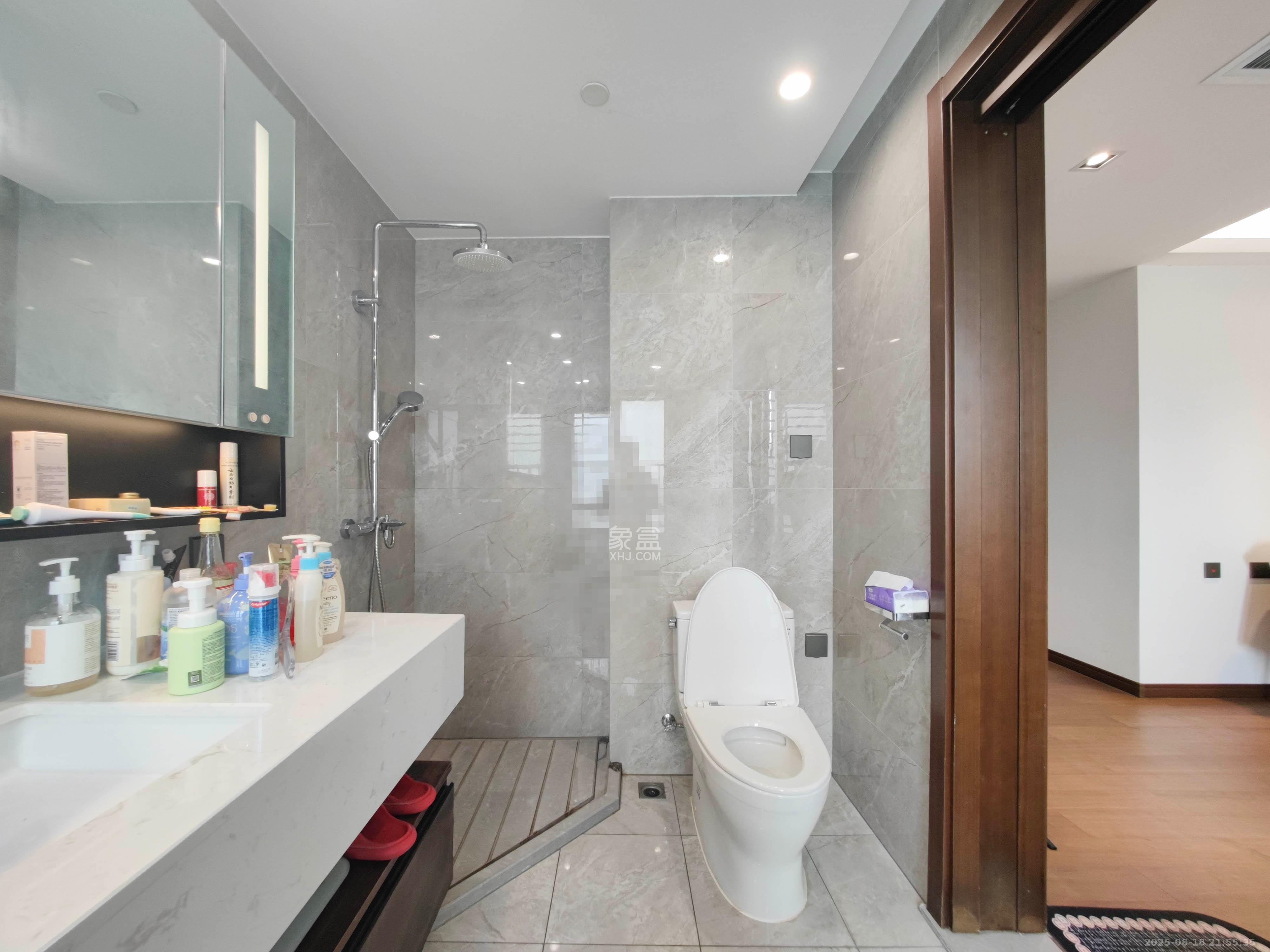 万科魅力之城 4室2厅3卫 270.0万 万科魅力之城 4室2厅3卫 270.0万卫生间