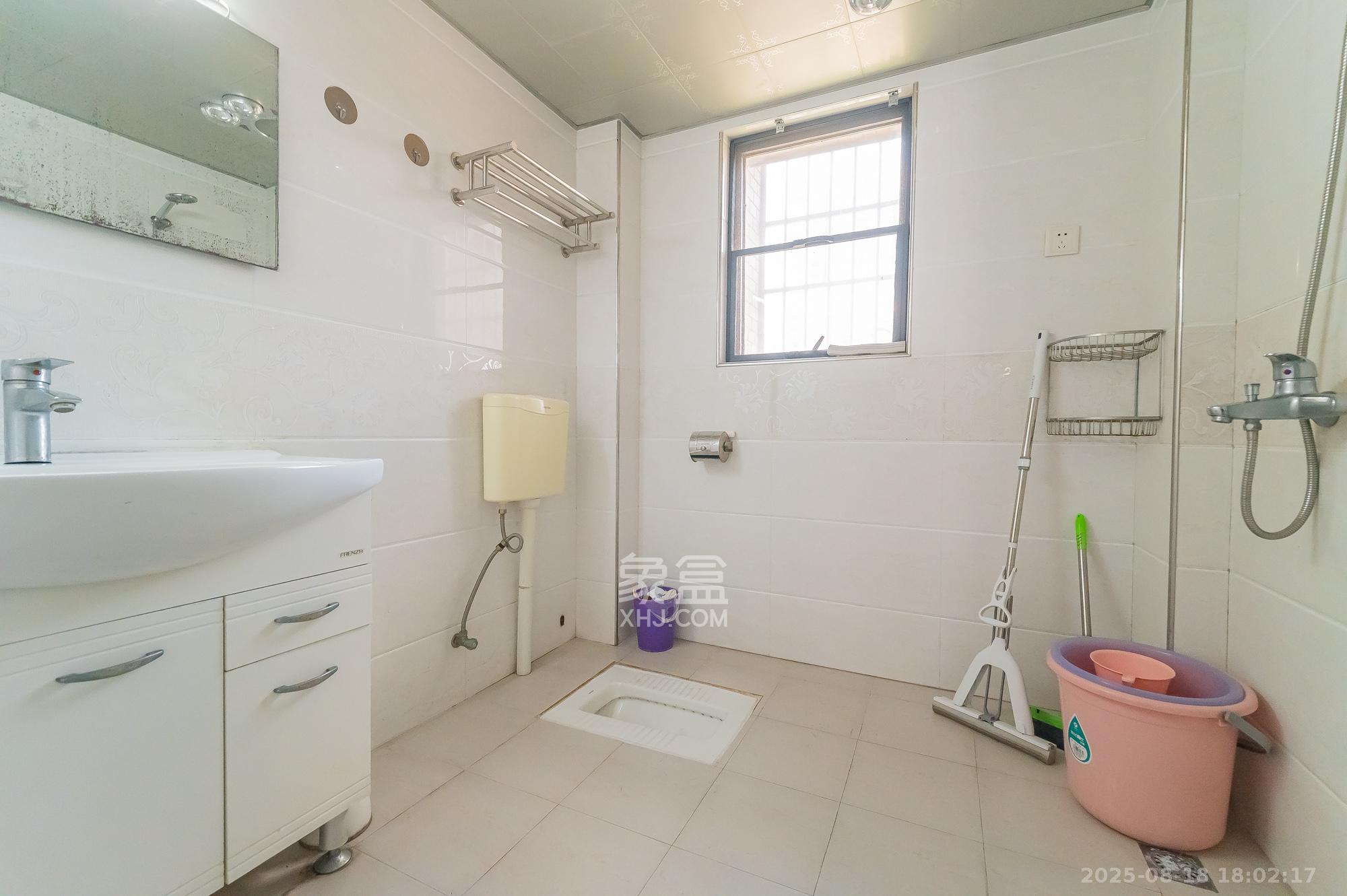 华润凤凰城一期 3室2厅2卫 88.8万 华润凤凰城一期 3室2厅2卫 88.8万卫生间