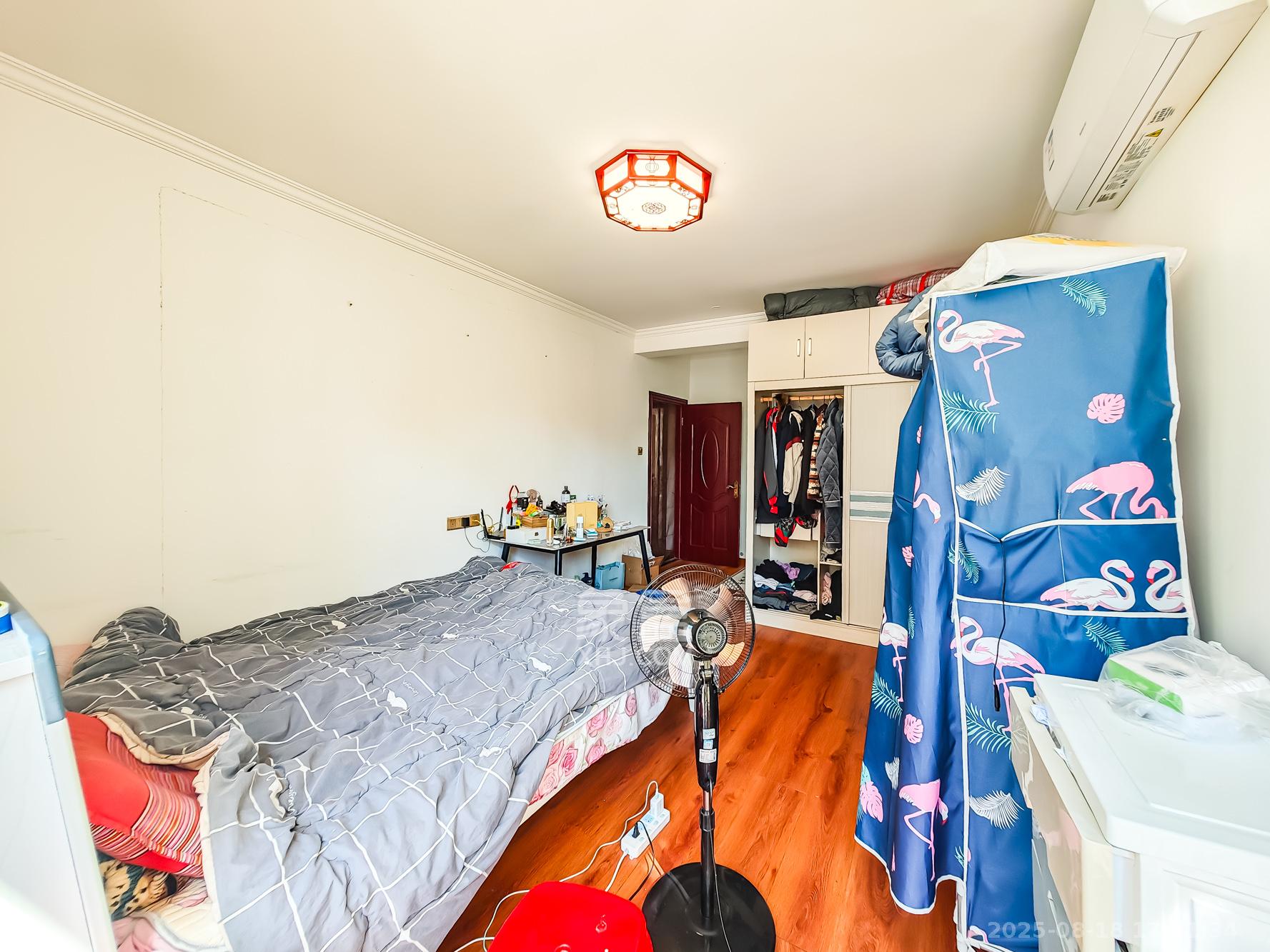 山语城一期 3室2厅2卫 88.0万 山语城一期 3室2厅2卫 88.0万卧室